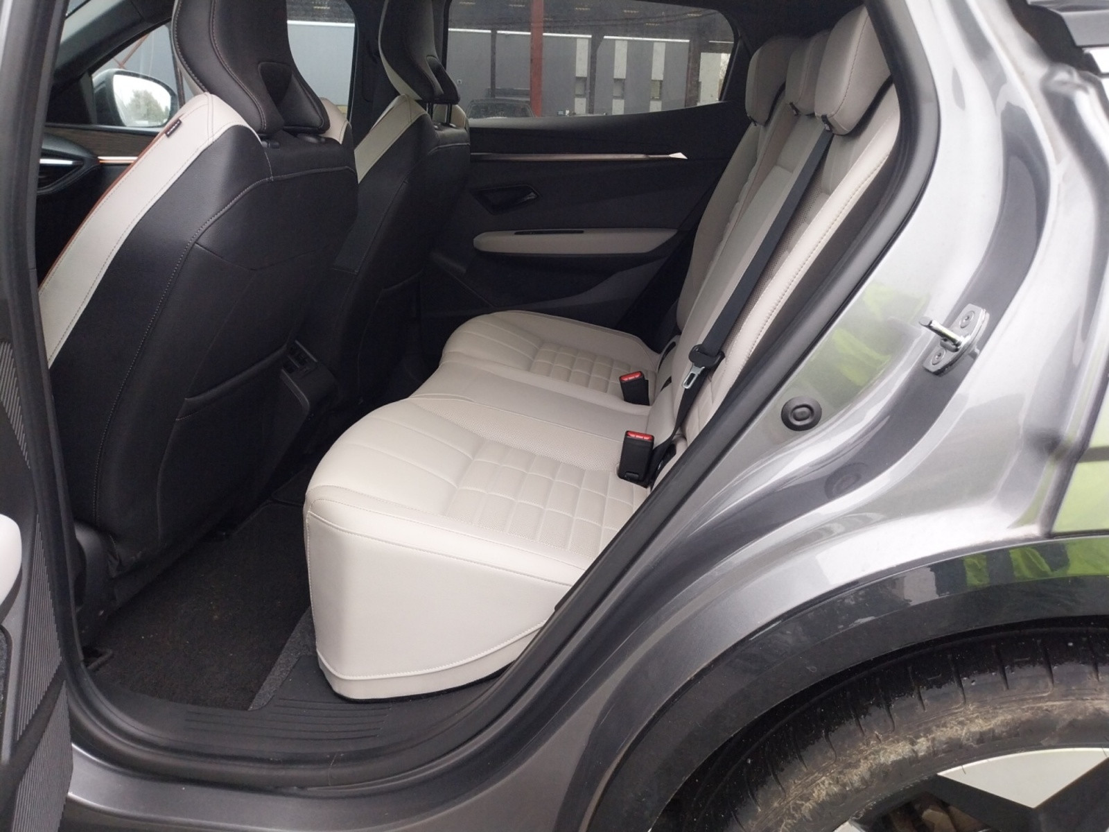 Vente en ligne Renault Megane E-Tech  EV60 220 ch super charge au prix de 25 990 €