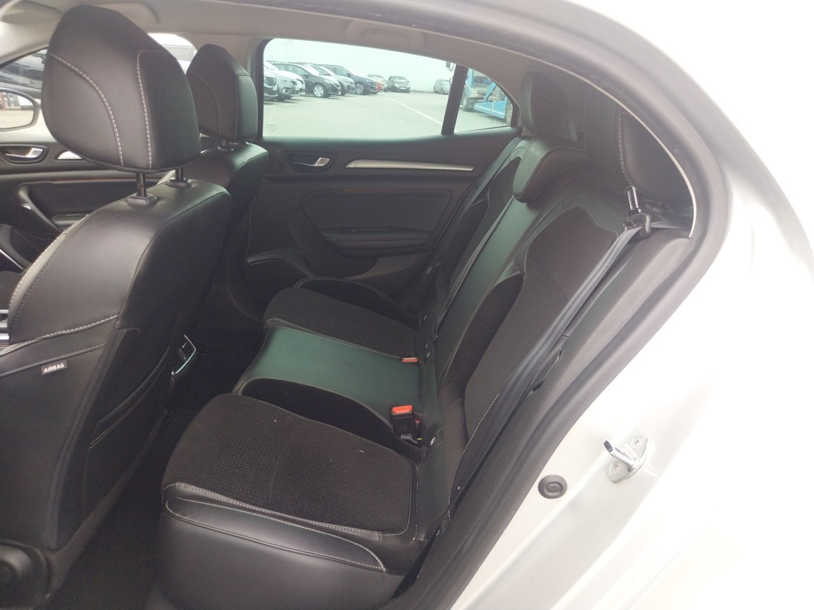 Vente en ligne Renault Megane 4 Mégane IV Berline Blue dCi 115 EDC au prix de 13 400 €
