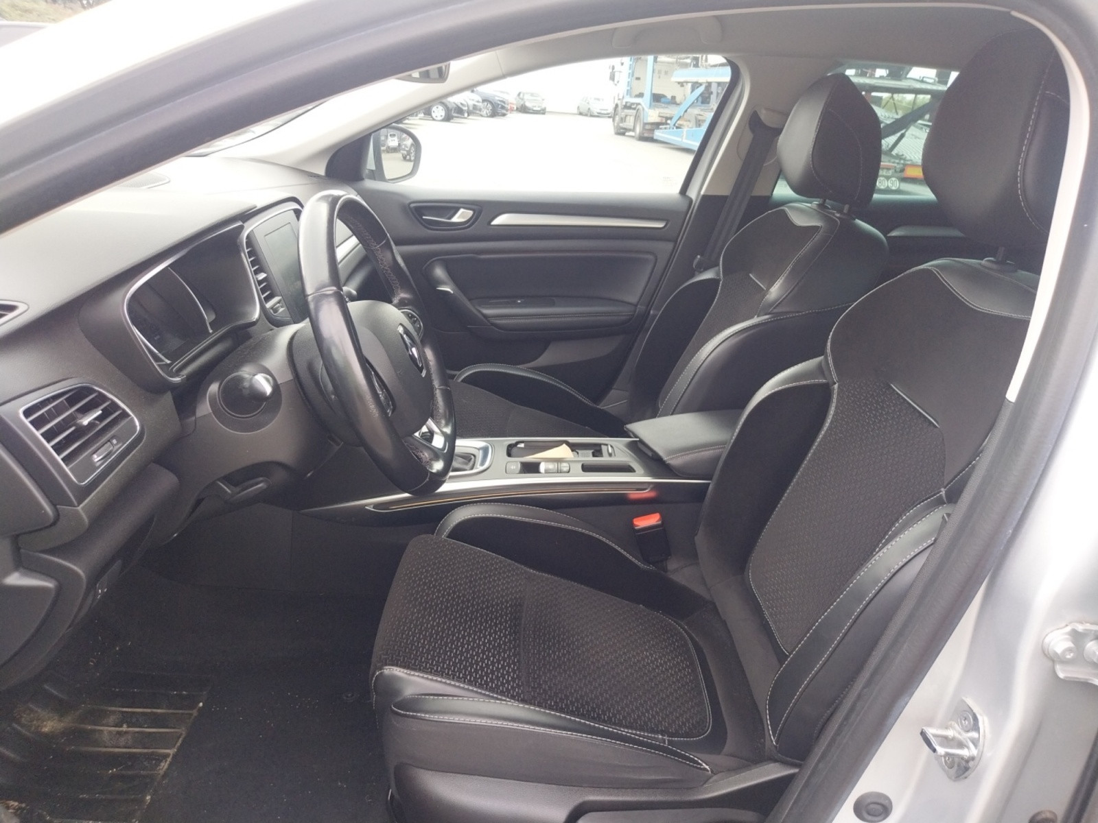 Vente en ligne Renault Megane 4 Mégane IV Berline Blue dCi 115 EDC au prix de 13 400 €