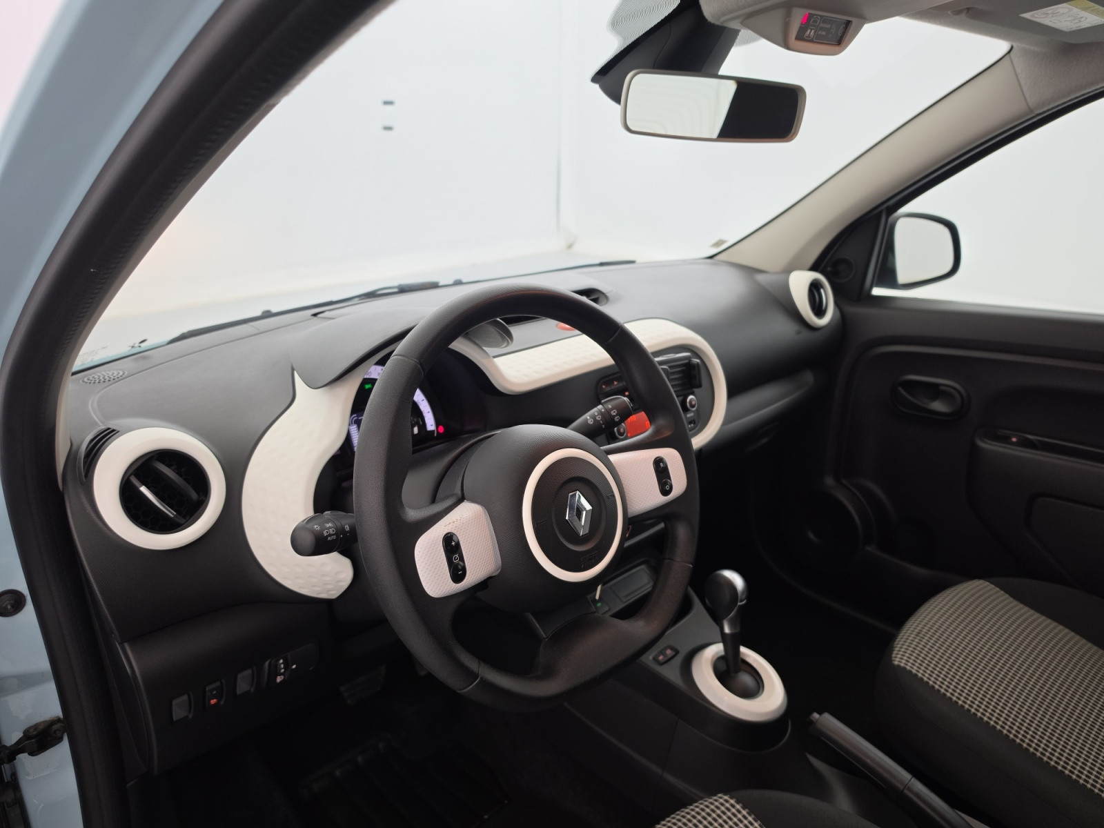 Vente en ligne Renault Twingo Electrique Twingo III E-Tech au prix de 13 990 €
