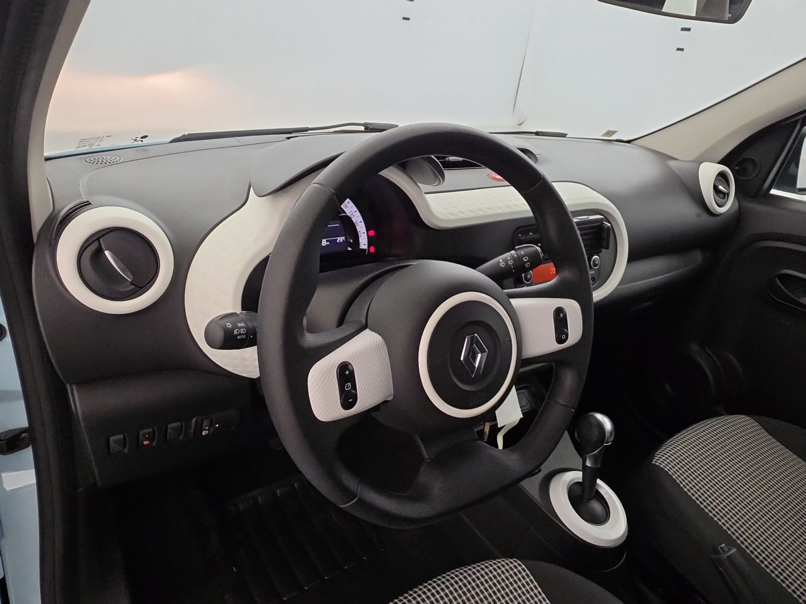 Vente en ligne Renault Twingo Electrique Twingo III E-Tech au prix de 14 900 €