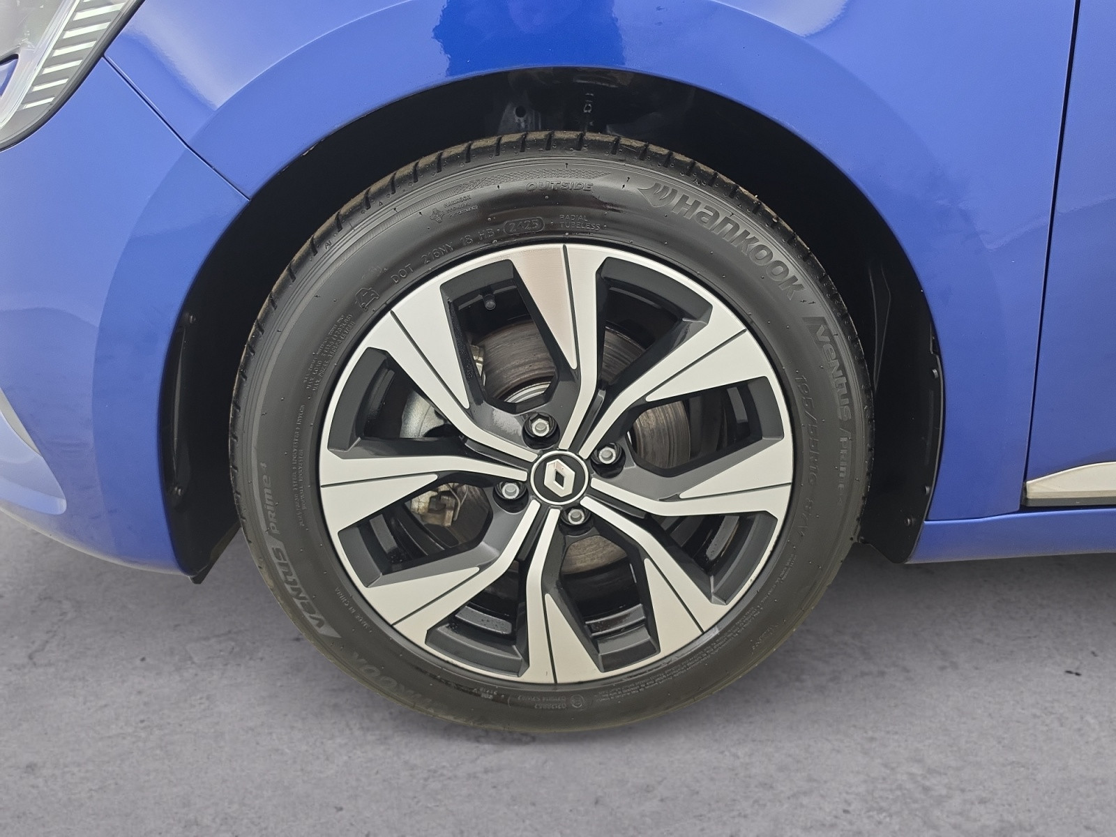Vente en ligne Renault Clio 5 Clio E-Tech full hybrid 145 au prix de 16 700 €