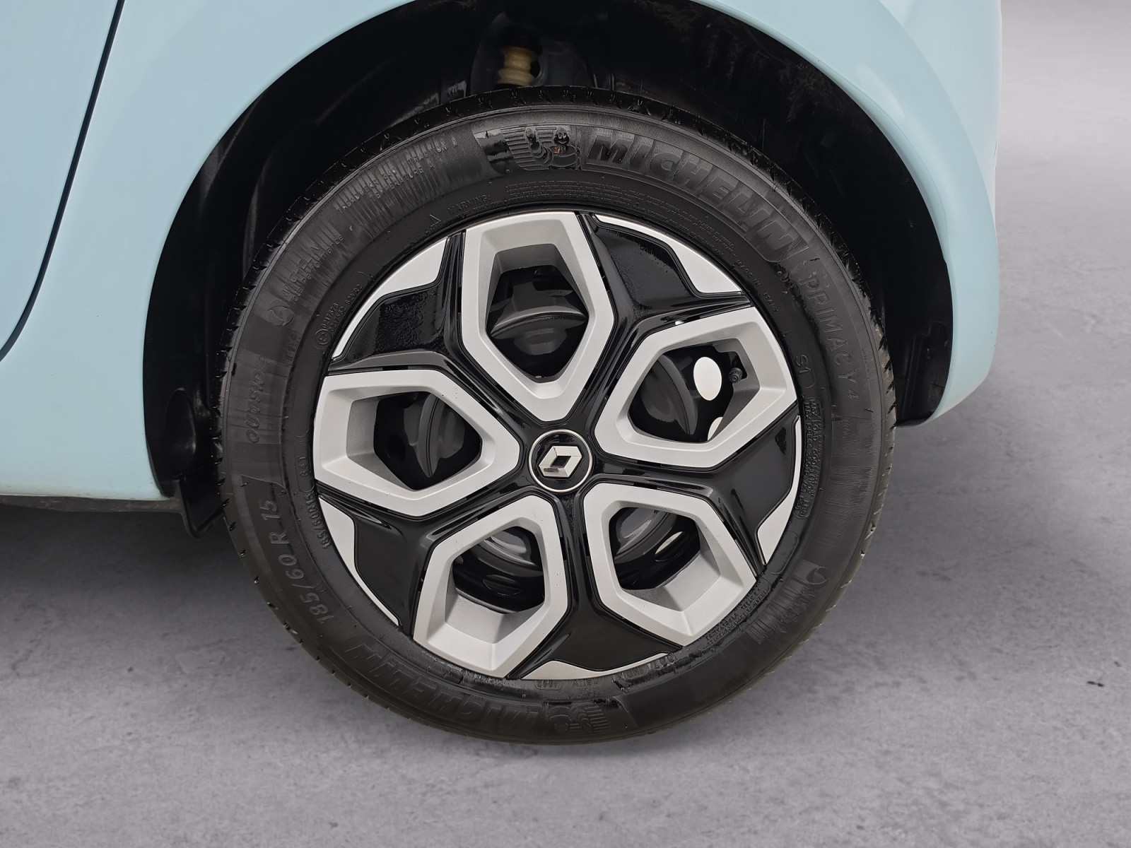 Vente en ligne Renault Twingo Electrique Twingo III E-Tech au prix de 14 900 €
