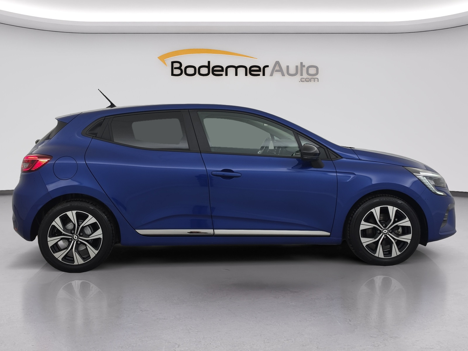 Vente en ligne Renault Clio 5 Clio E-Tech full hybrid 145 au prix de 16 700 €