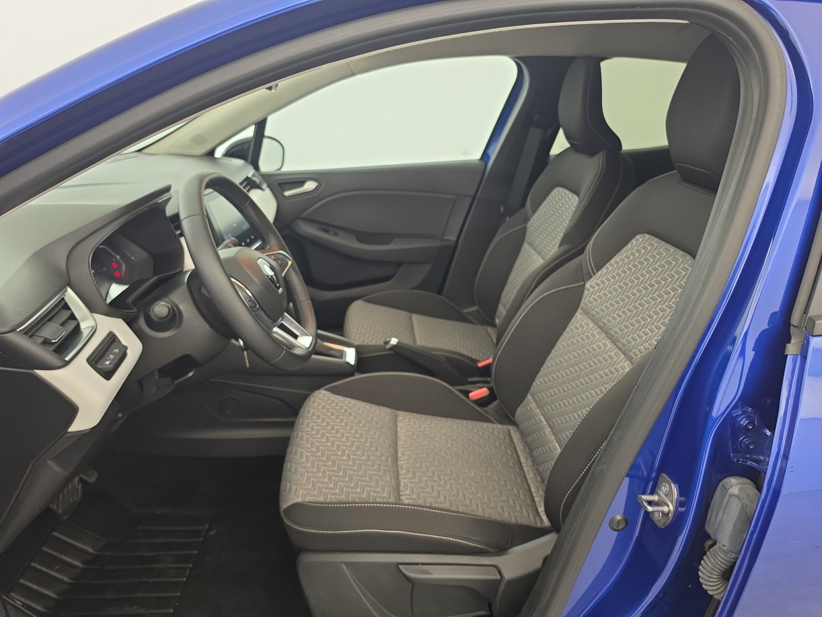 Vente en ligne Renault Clio 5 Clio E-Tech full hybrid 145 au prix de 16 700 €