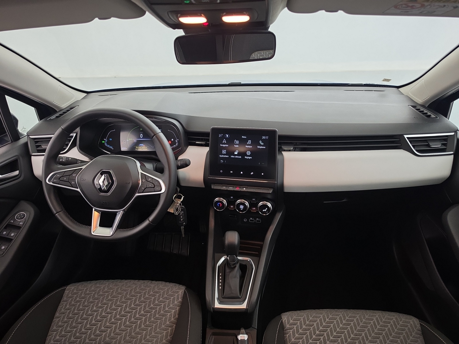 Vente en ligne Renault Clio 5 Clio E-Tech full hybrid 145 au prix de 16 700 €