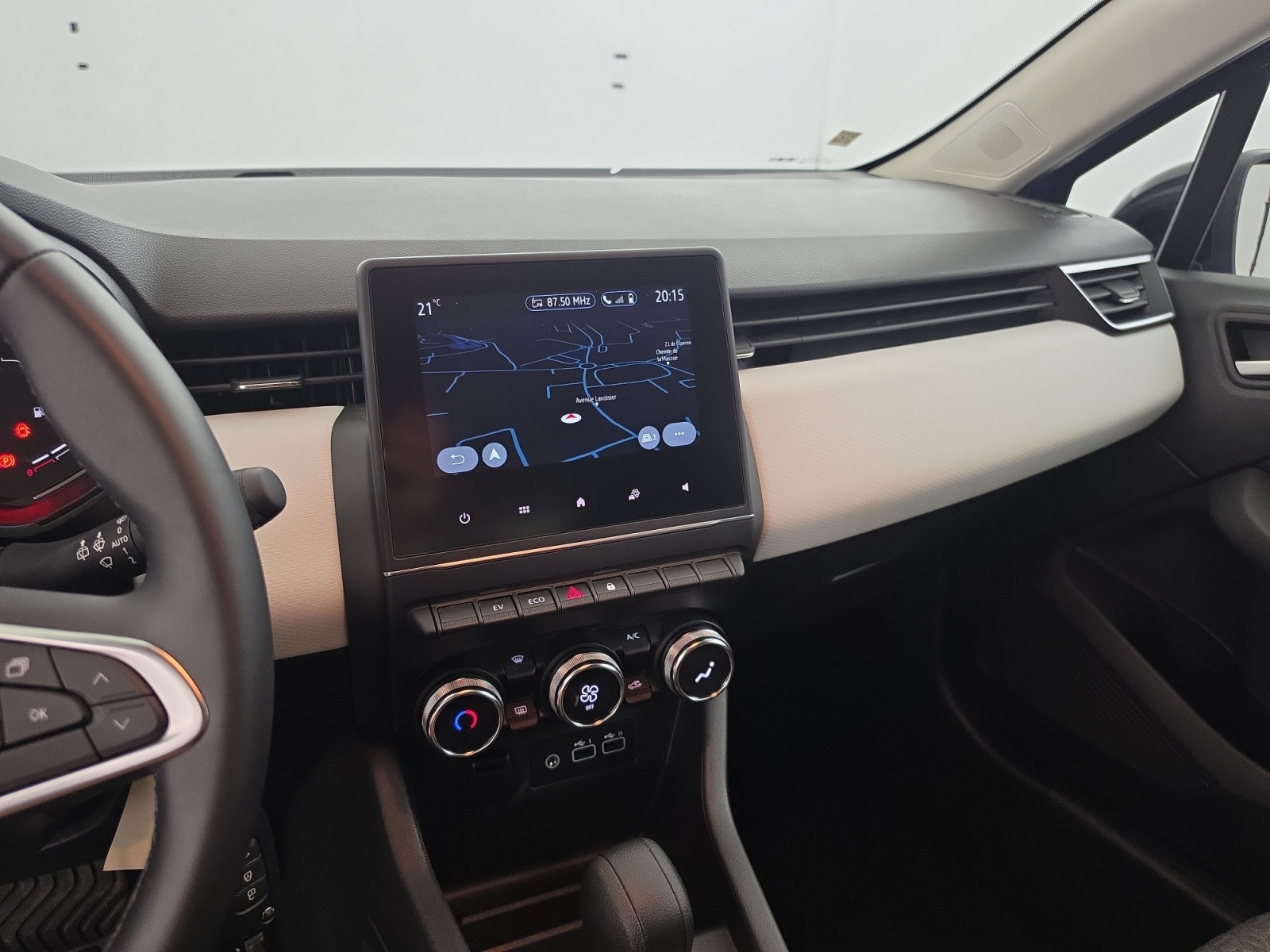 Vente en ligne Renault Clio 5 Clio E-Tech full hybrid 145 au prix de 16 700 €