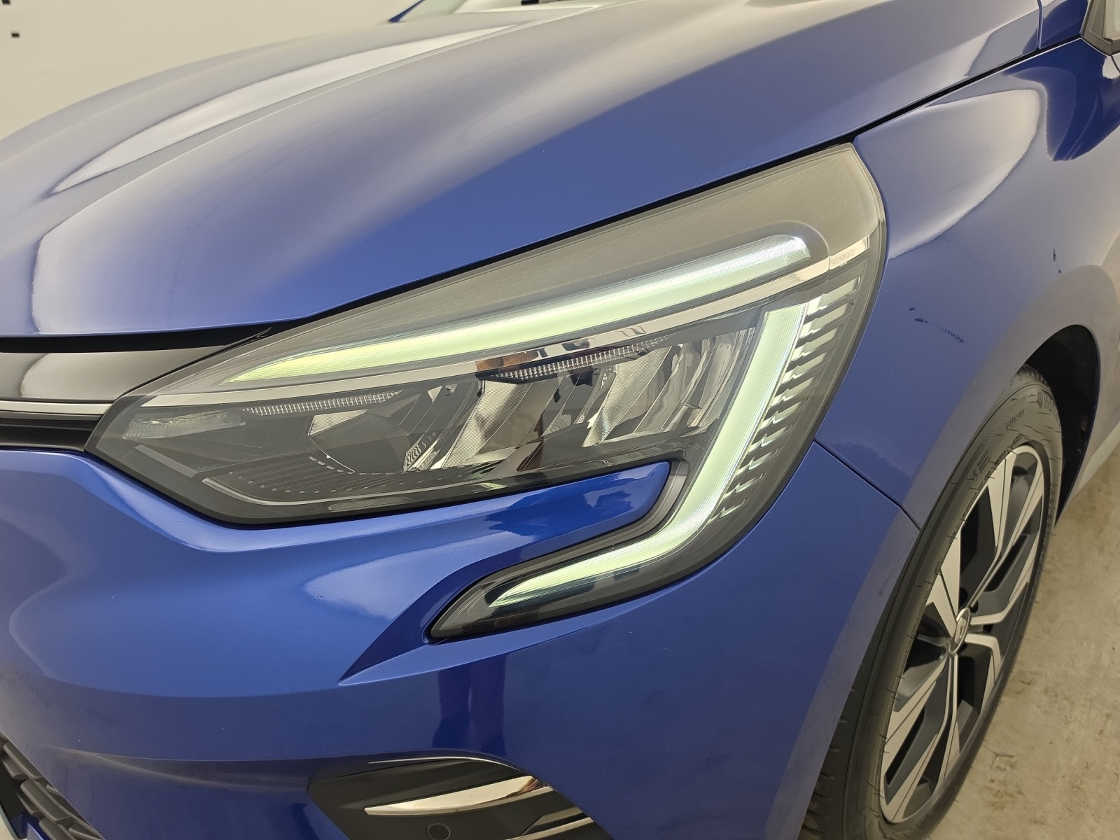 Vente en ligne Renault Clio 5 Clio E-Tech full hybrid 145 au prix de 16 700 €