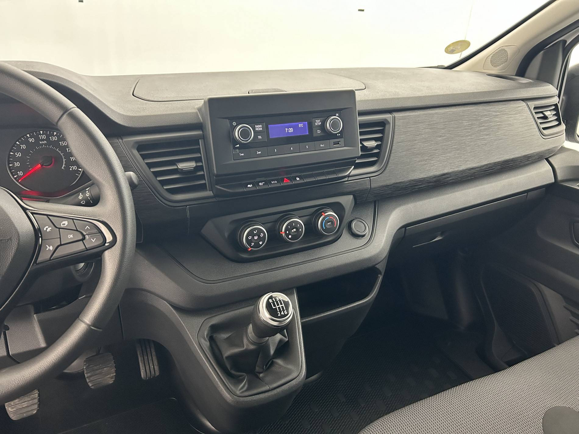 Vente en ligne Renault Trafic 3 Fourgon TRAFIC FG BLUE DCI 130 L1H1 3T GSR2 au prix de 21 990 €