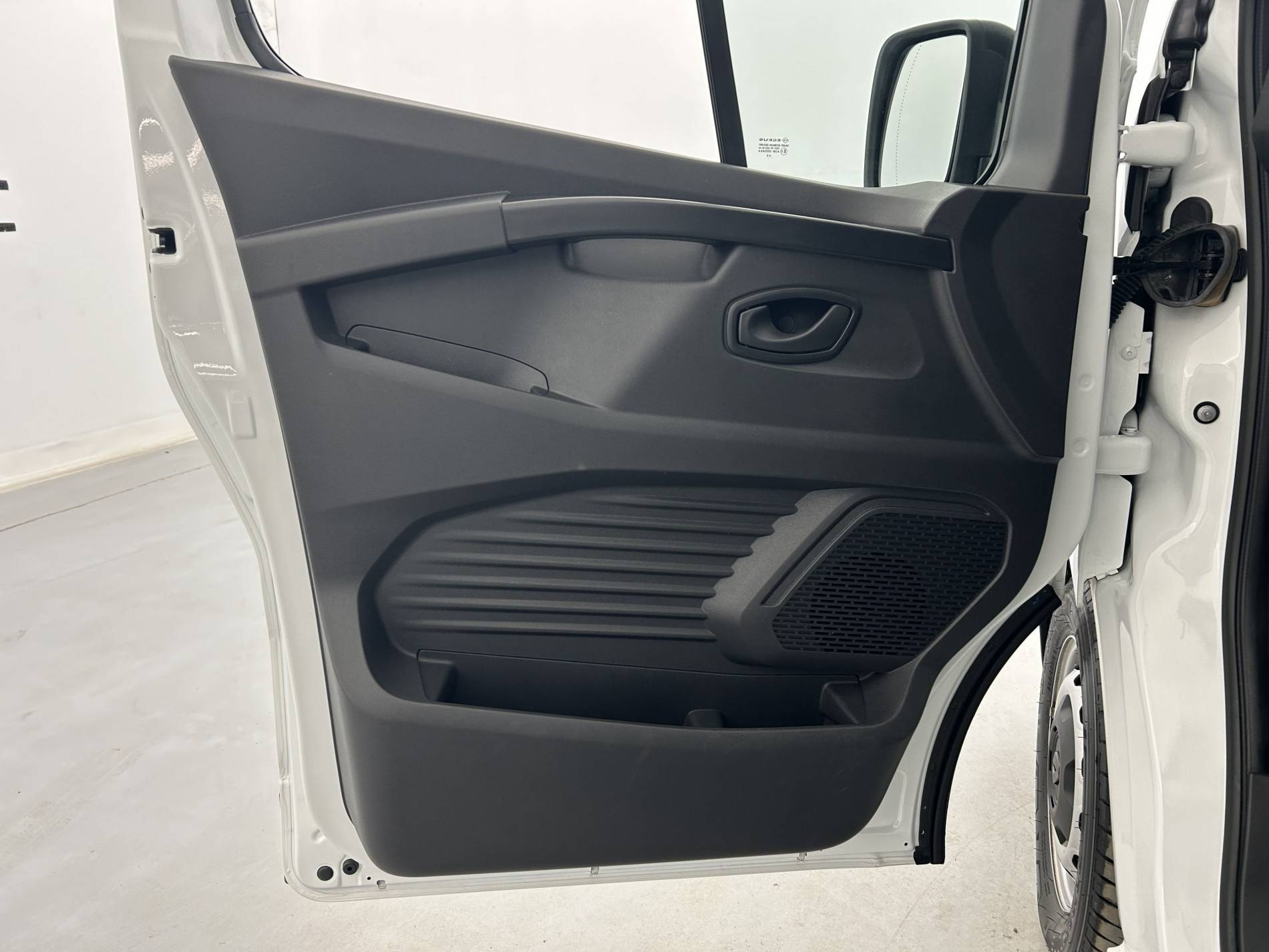 Vente en ligne Renault Trafic 3 Fourgon TRAFIC FG BLUE DCI 130 L1H1 3T GSR2 au prix de 21 990 €