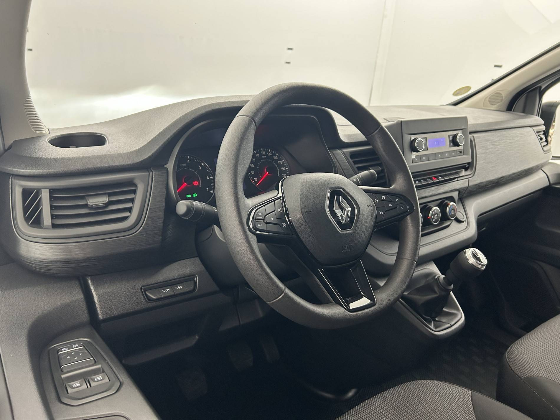 Vente en ligne Renault Trafic 3 Fourgon TRAFIC FG BLUE DCI 130 L1H1 3T GSR2 au prix de 21 990 €