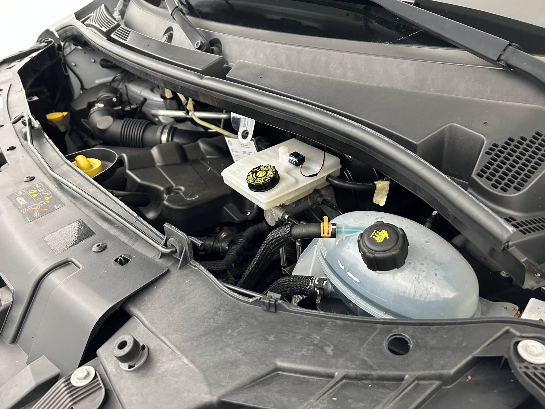 Vente en ligne Renault Master Fourgon MASTER FGN TRAC F3500 L2H2 BLUE DCI 135 au prix de 23 590 €