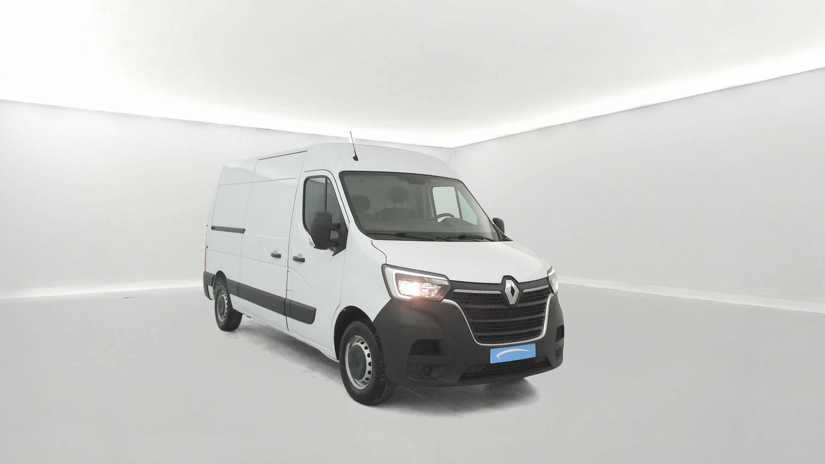 Vente en ligne Renault Master Fourgon MASTER FGN TRAC F3500 L2H2 BLUE DCI 135 au prix de 23 590 €
