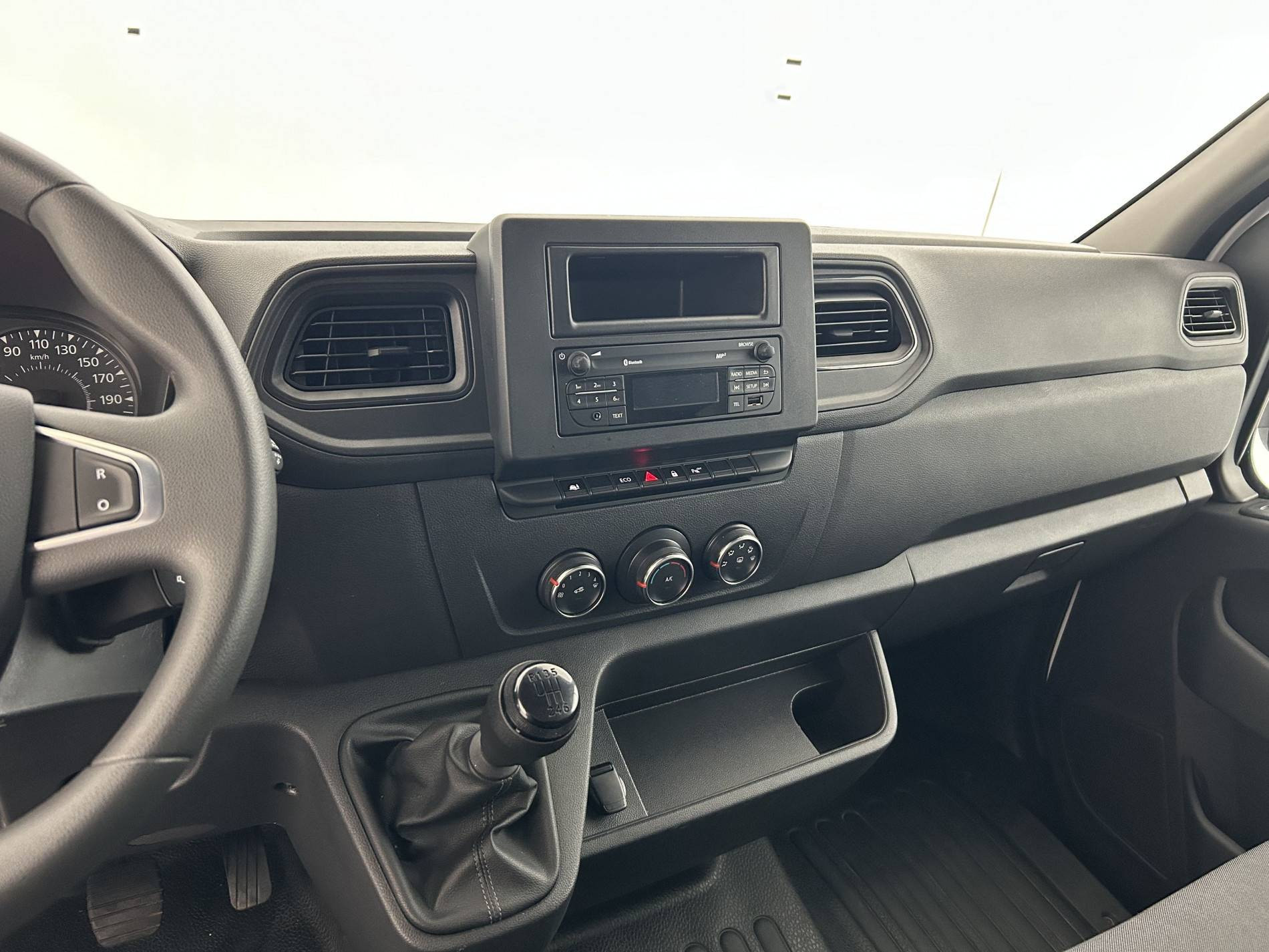 Vente en ligne Renault Master Fourgon MASTER FGN TRAC F3500 L2H2 BLUE DCI 135 au prix de 23 590 €