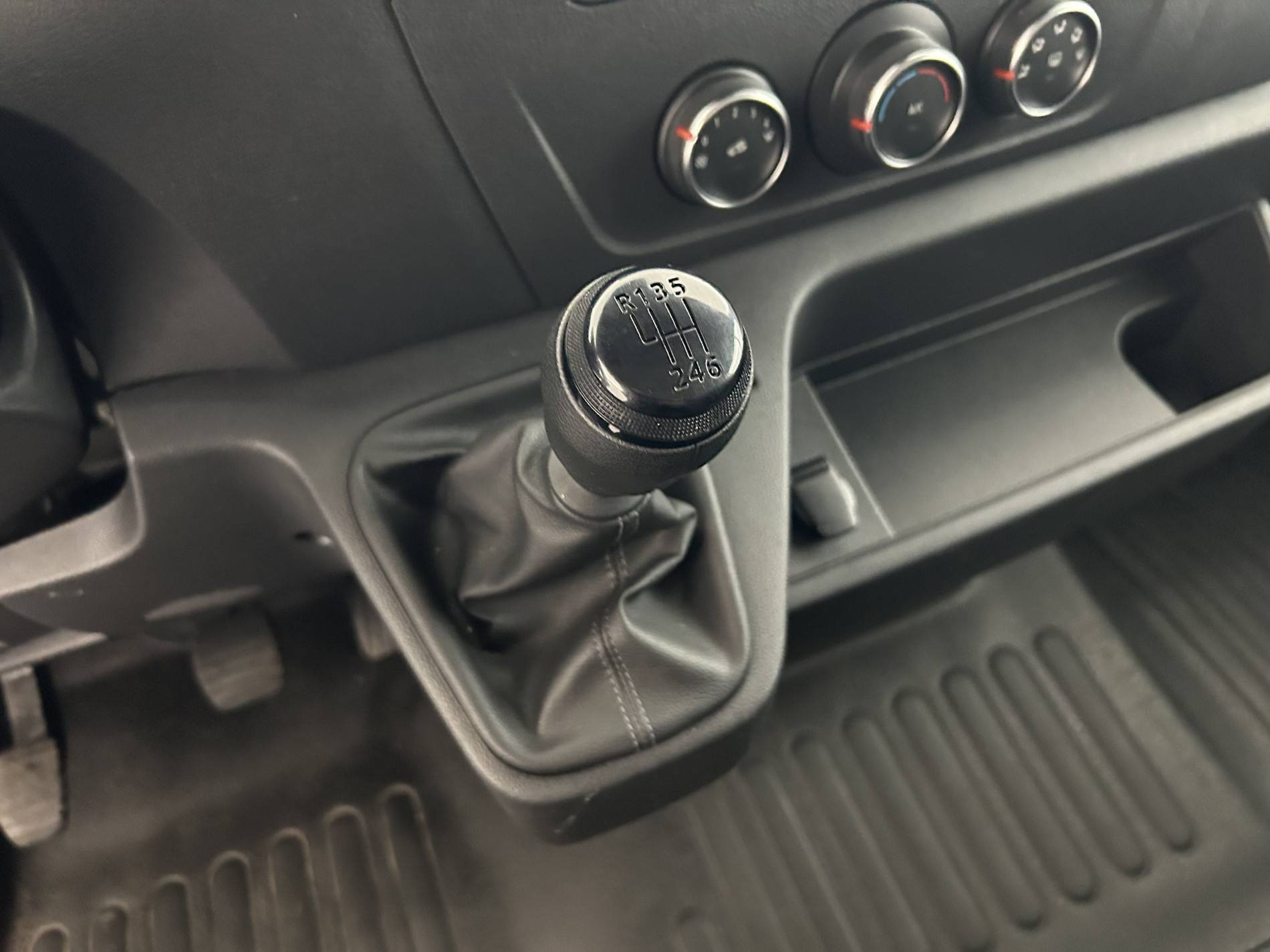 Vente en ligne Renault Master Fourgon MASTER FGN TRAC F3500 L2H2 BLUE DCI 135 au prix de 23 590 €