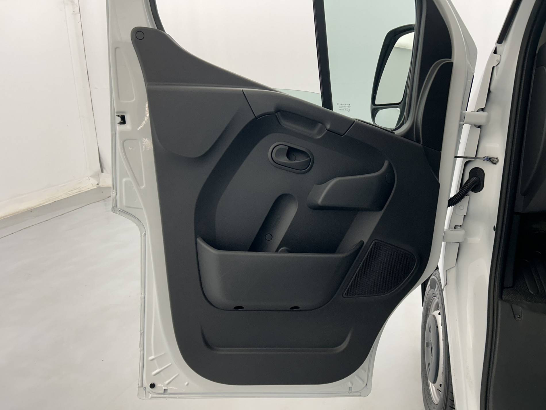 Vente en ligne Renault Master Fourgon MASTER FGN TRAC F3500 L2H2 BLUE DCI 135 au prix de 23 590 €