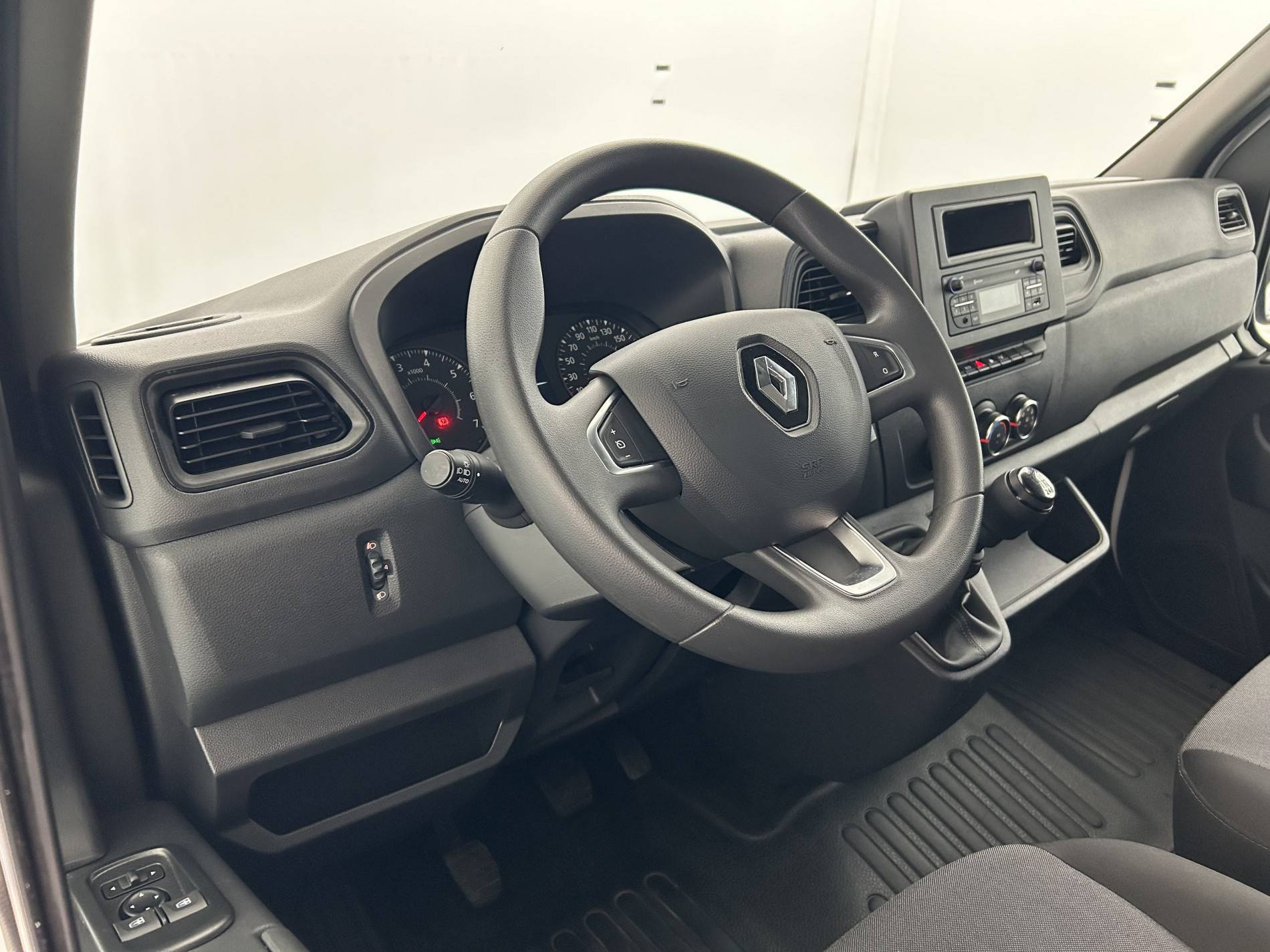 Vente en ligne Renault Master Fourgon MASTER FGN TRAC F3500 L2H2 BLUE DCI 135 au prix de 23 590 €