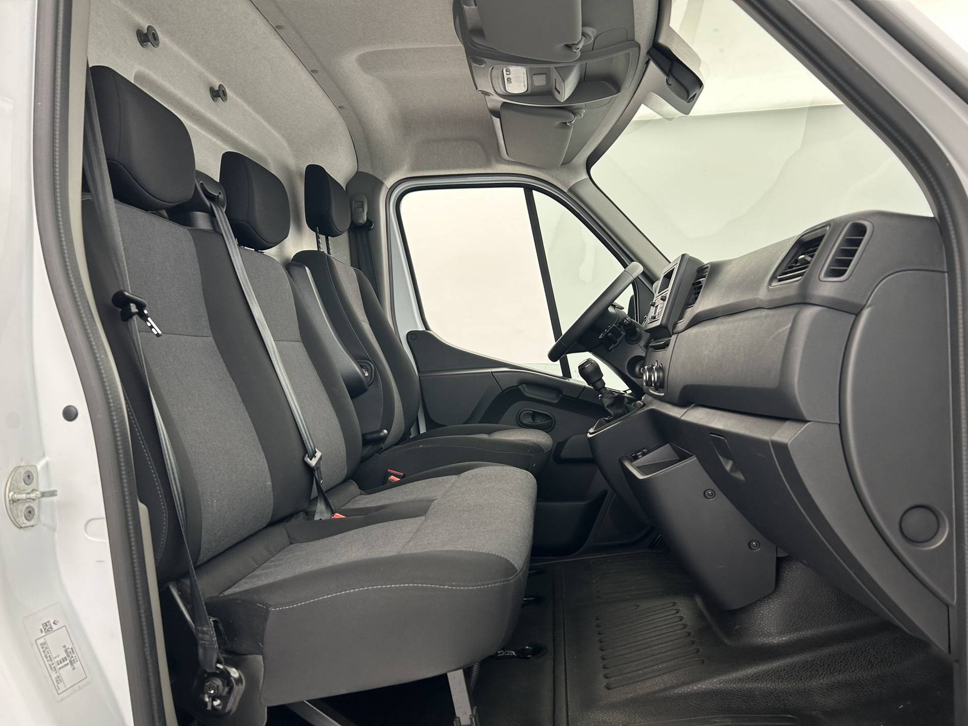 Vente en ligne Renault Master Fourgon MASTER FGN TRAC F3500 L2H2 BLUE DCI 135 au prix de 23 590 €