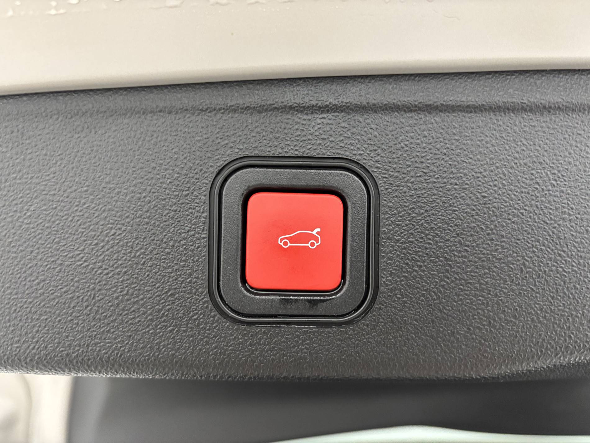 Vente en ligne Jeep Avenger  1.2 Turbo T3 100 ch e-Hybrid BVR6 au prix de 22 990 €
