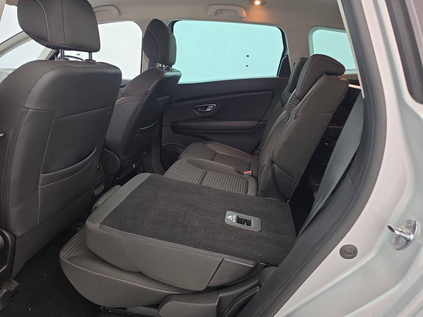 Vente en ligne Renault Grand Scenic 4 Grand Scenic Blue dCi 120 EDC au prix de 20 900 €