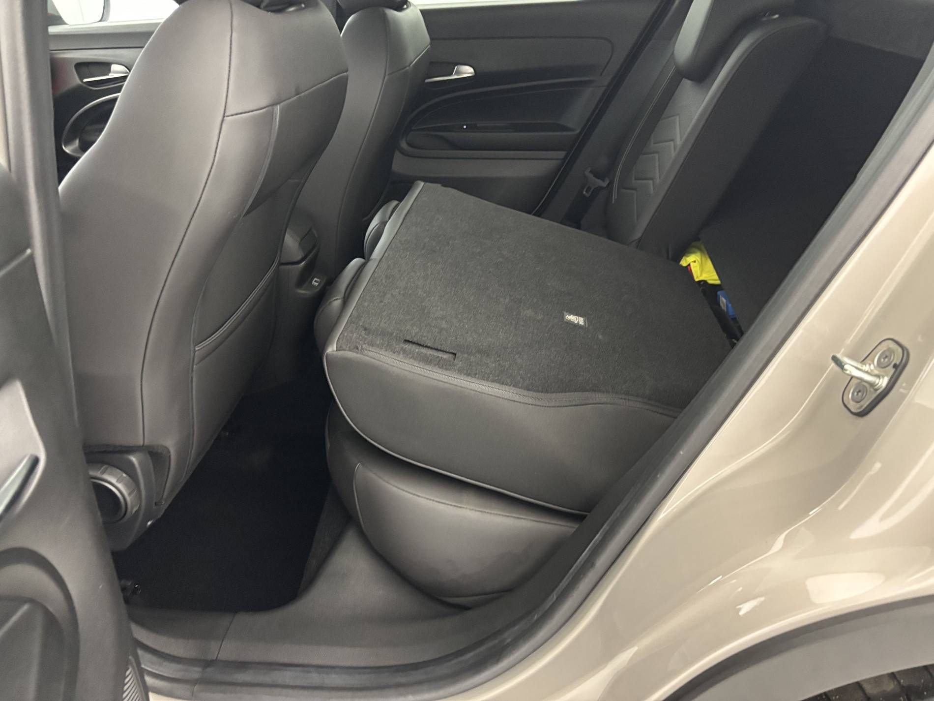 Vente en ligne Jeep Avenger  1.2 Turbo T3 100 ch e-Hybrid BVR6 au prix de 22 990 €