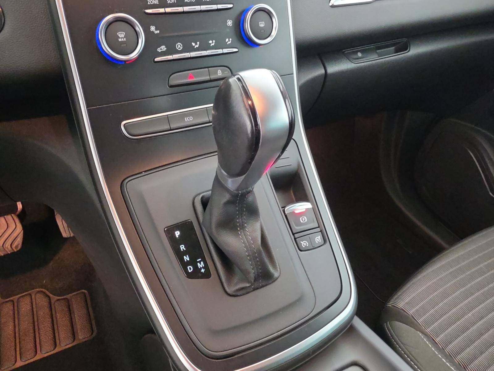 Vente en ligne Renault Grand Scenic 4 Grand Scenic Blue dCi 120 EDC au prix de 20 900 €