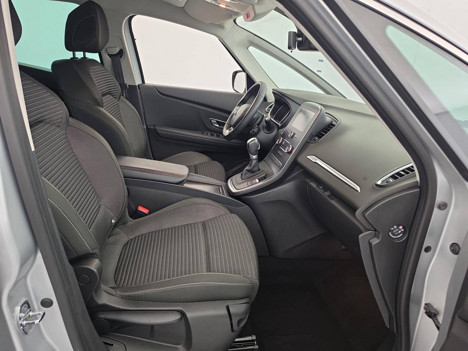 Vente en ligne Renault Grand Scenic 4 Grand Scenic Blue dCi 120 EDC au prix de 20 900 €