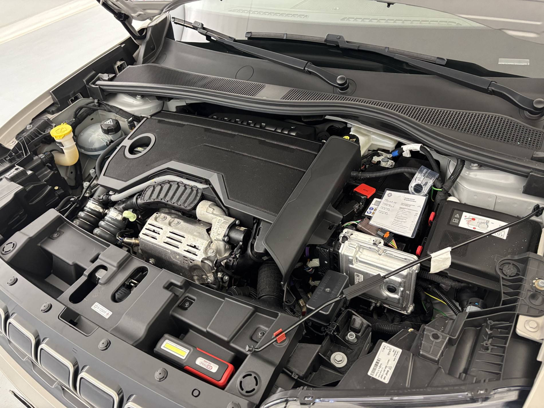 Vente en ligne Jeep Avenger  1.2 Turbo T3 100 ch e-Hybrid BVR6 au prix de 22 990 €
