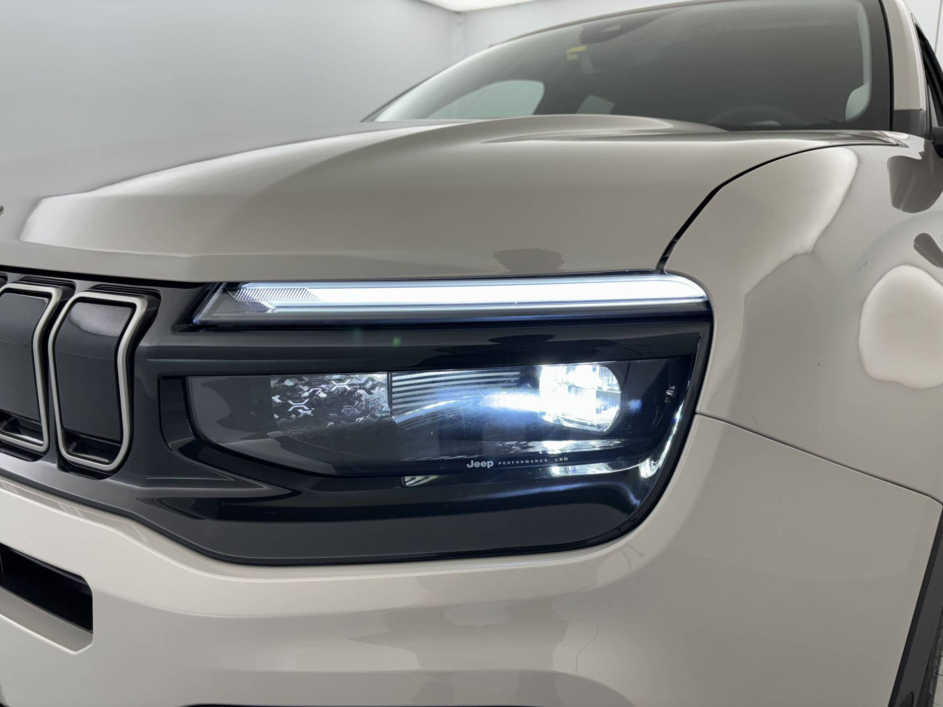 Vente en ligne Jeep Avenger  1.2 Turbo T3 100 ch e-Hybrid BVR6 au prix de 22 990 €