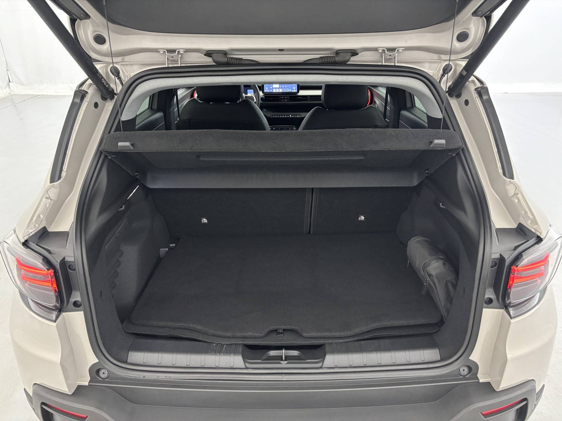 Vente en ligne Jeep Avenger  1.2 Turbo T3 100 ch e-Hybrid BVR6 au prix de 22 990 €
