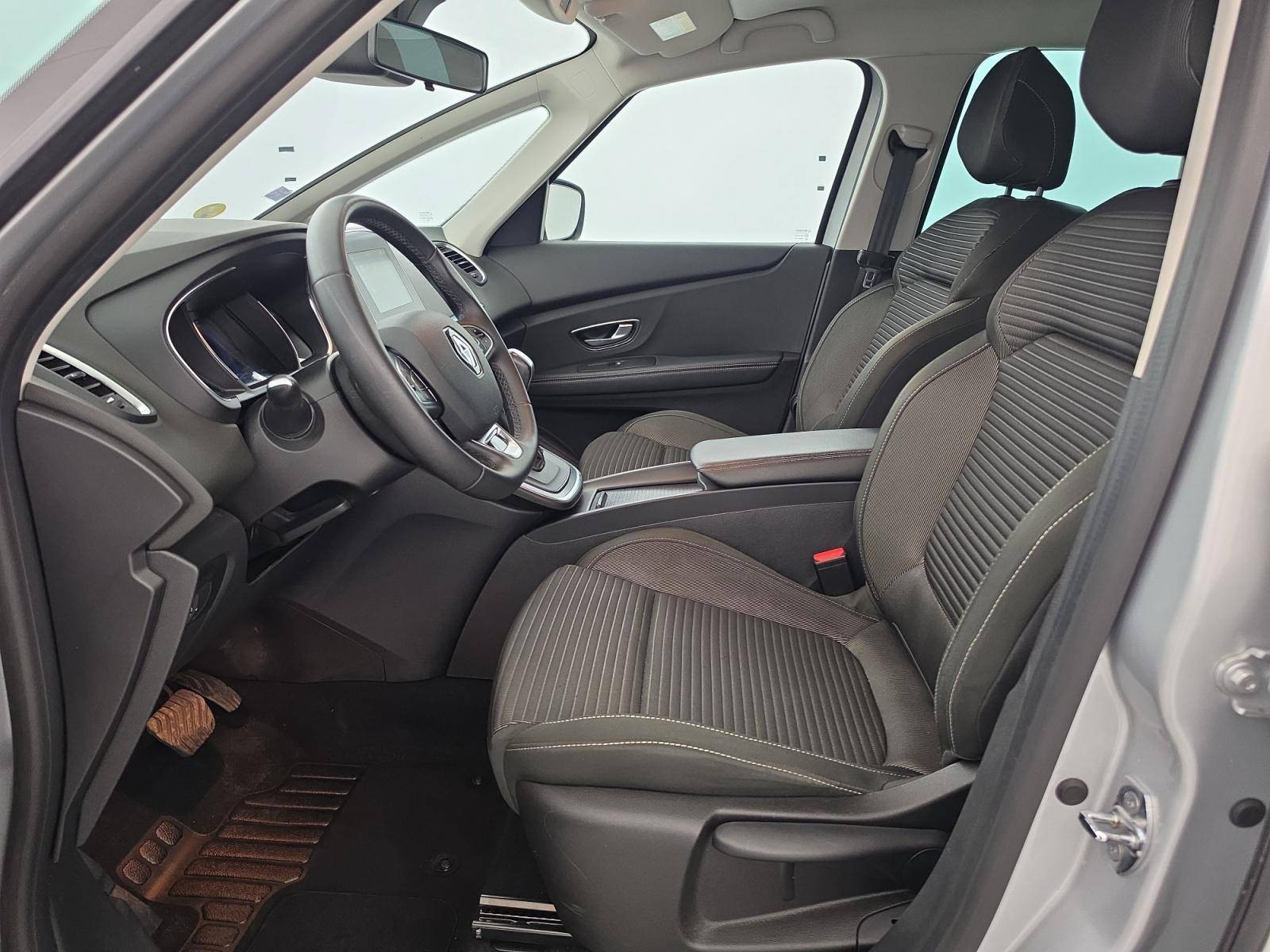 Vente en ligne Renault Grand Scenic 4 Grand Scenic Blue dCi 120 EDC au prix de 20 900 €