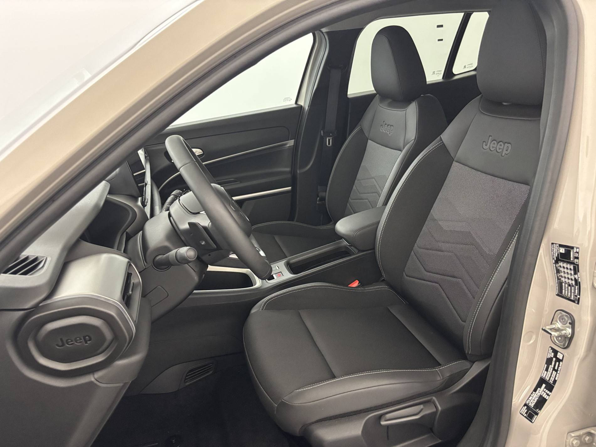 Vente en ligne Jeep Avenger  1.2 Turbo T3 100 ch e-Hybrid BVR6 au prix de 22 990 €