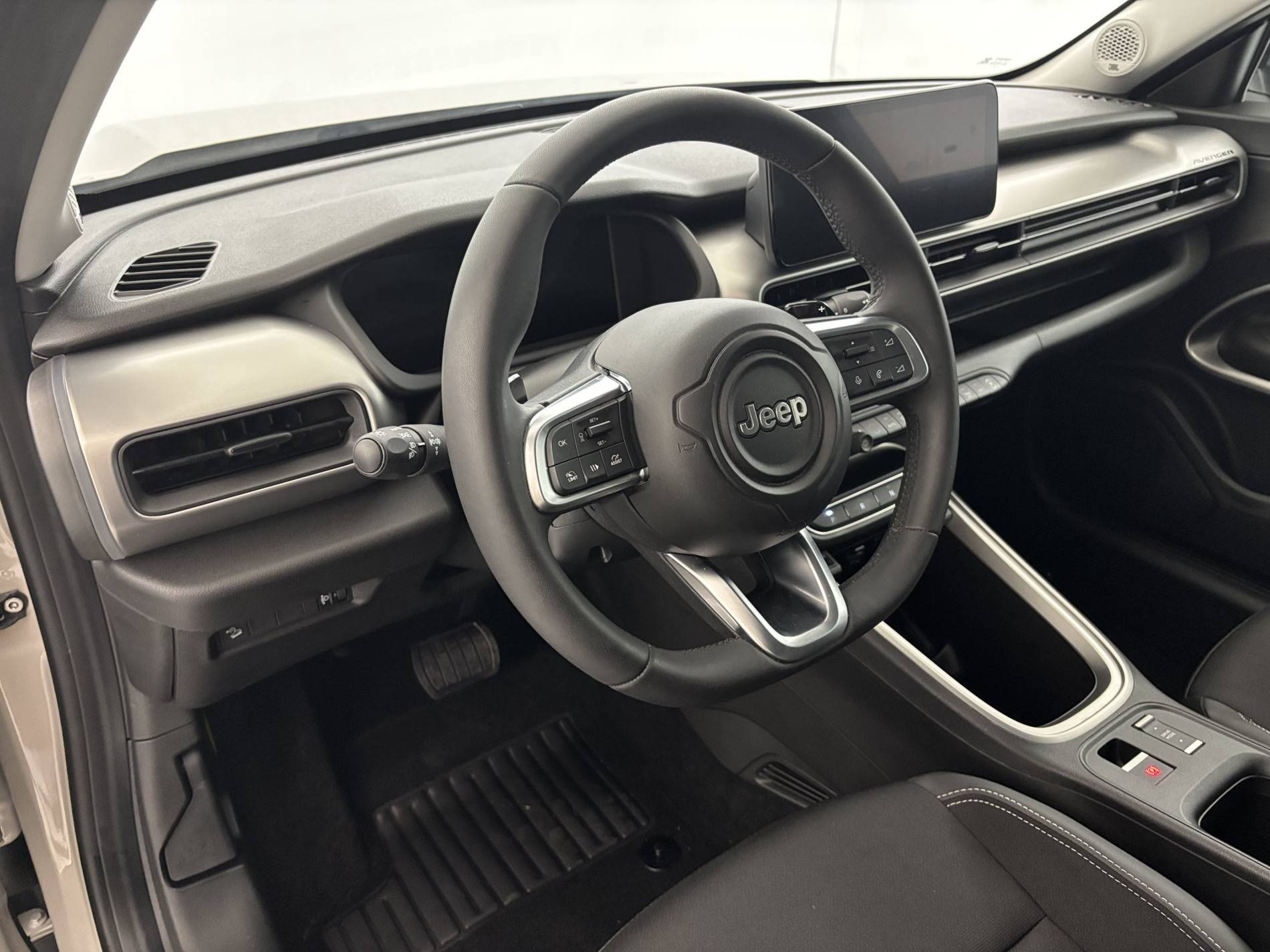 Vente en ligne Jeep Avenger  1.2 Turbo T3 100 ch e-Hybrid BVR6 au prix de 22 990 €