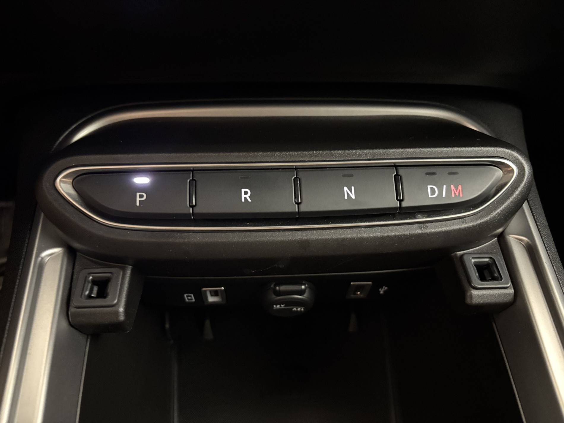 Vente en ligne Jeep Avenger  1.2 Turbo T3 100 ch e-Hybrid BVR6 au prix de 22 990 €