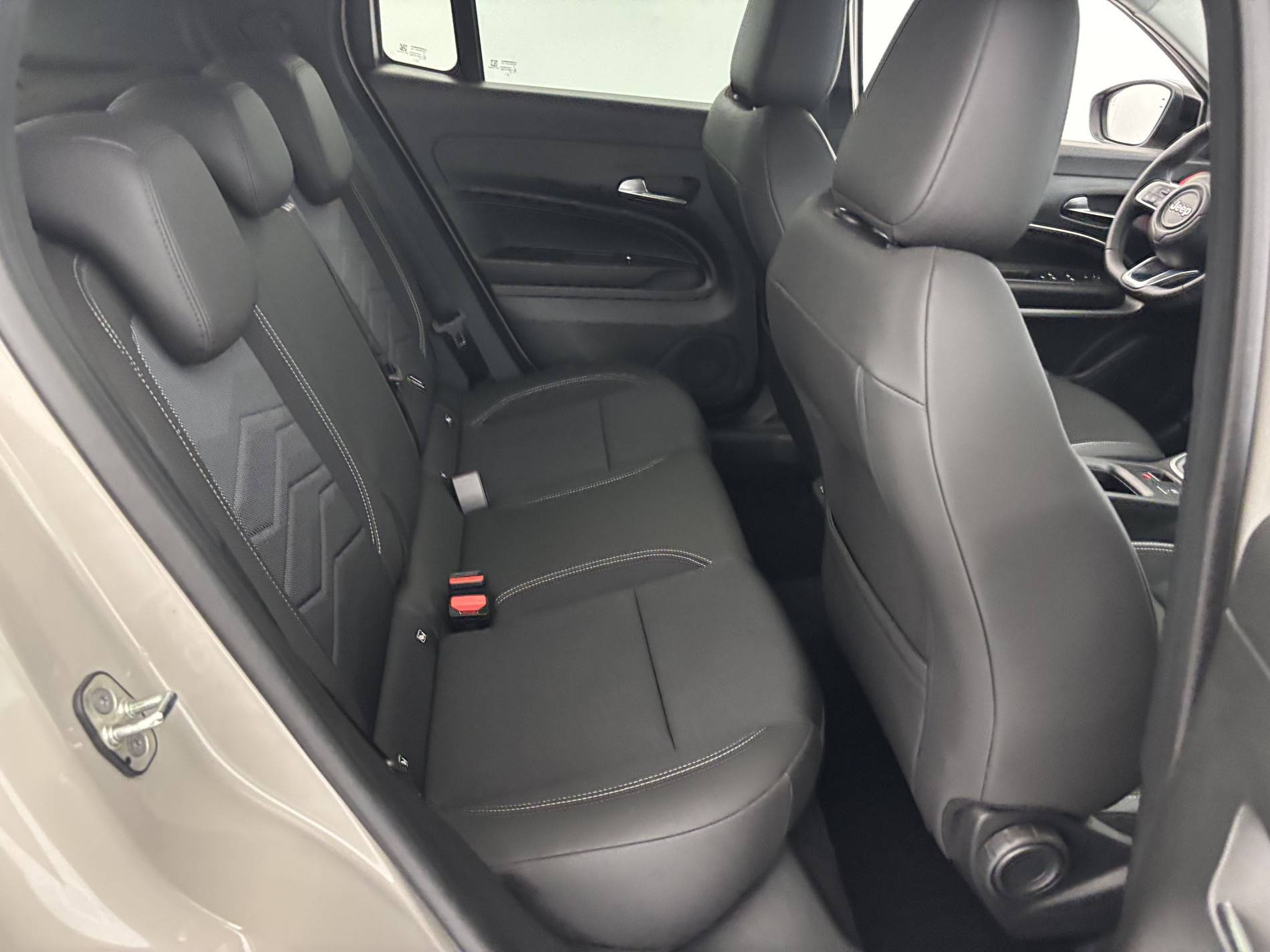 Vente en ligne Jeep Avenger  1.2 Turbo T3 100 ch e-Hybrid BVR6 au prix de 22 990 €