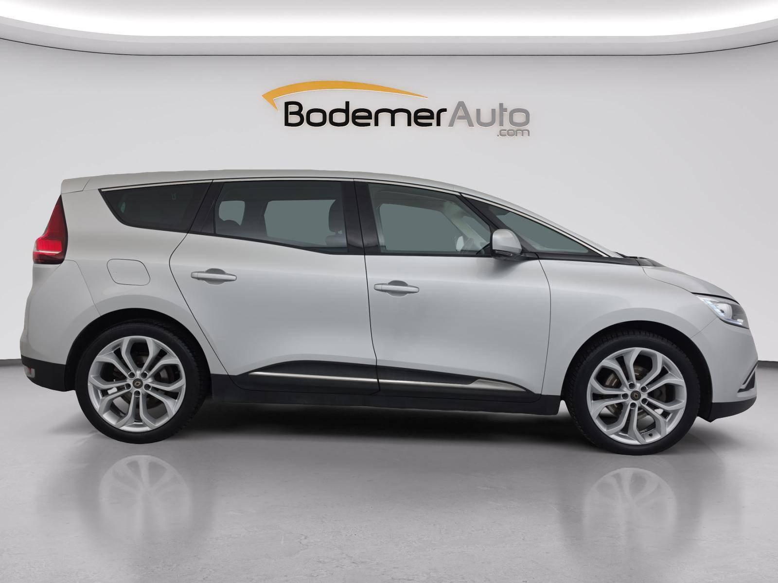 Vente en ligne Renault Grand Scenic 4 Grand Scenic Blue dCi 120 EDC au prix de 20 900 €