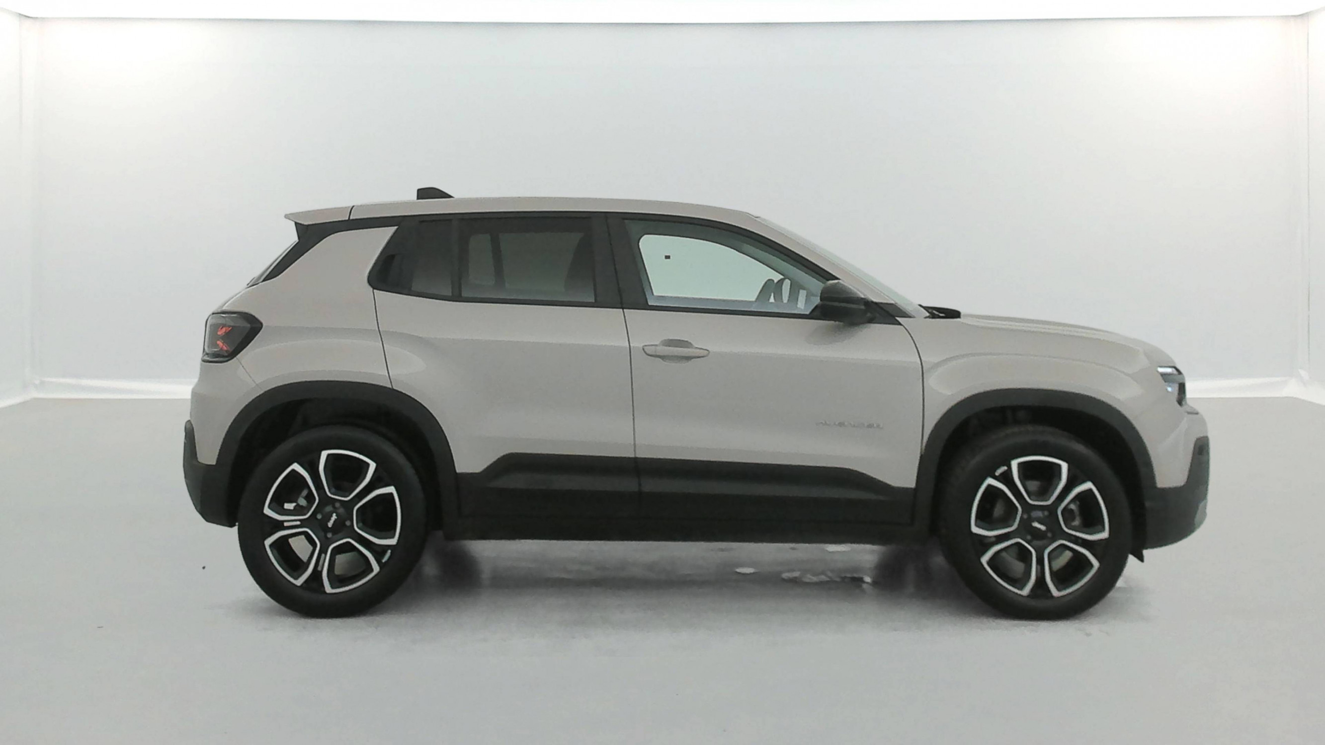 Vente en ligne Jeep Avenger  1.2 Turbo T3 100 ch e-Hybrid BVR6 au prix de 22 990 €