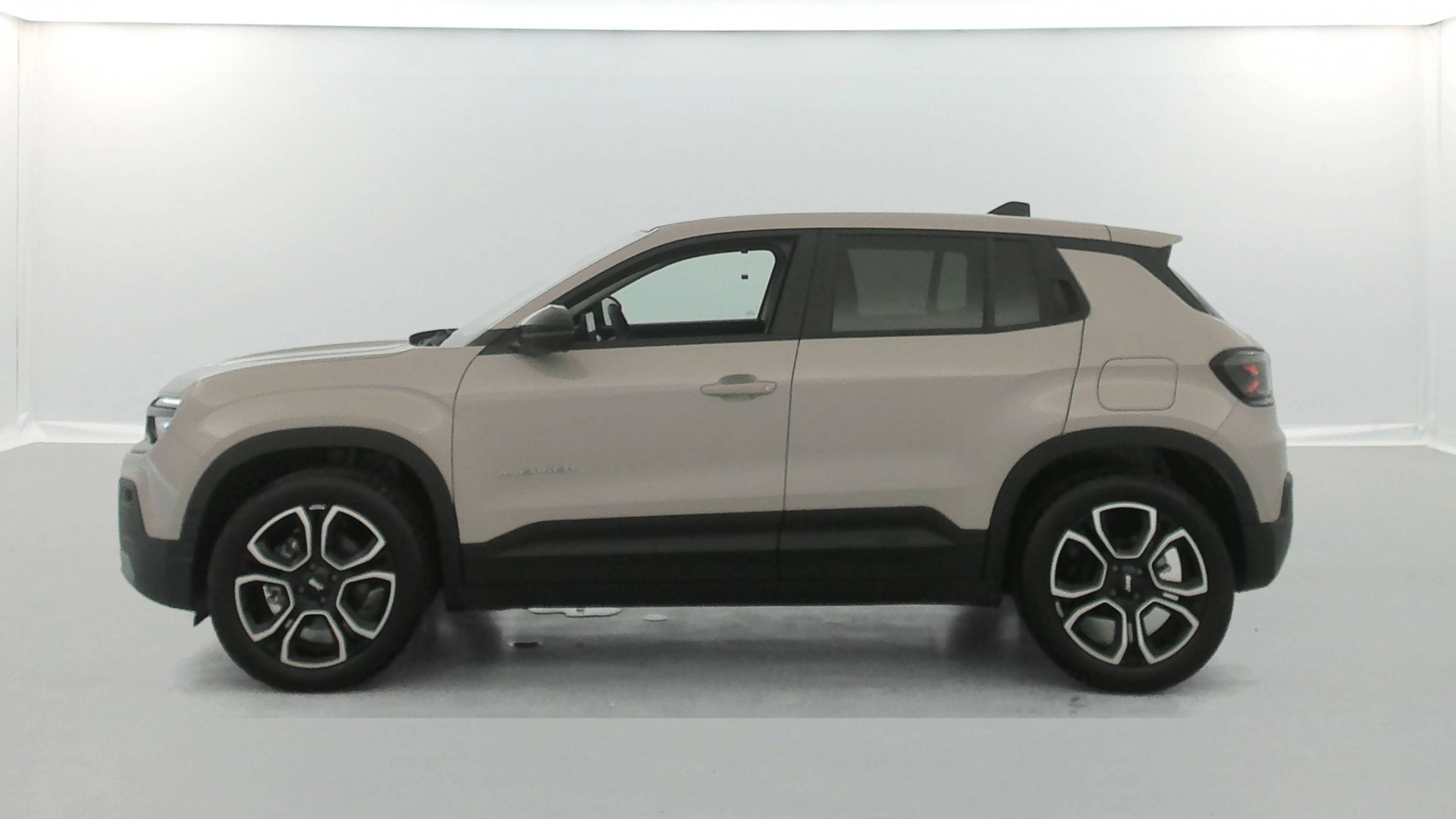 Vente en ligne Jeep Avenger  1.2 Turbo T3 100 ch e-Hybrid BVR6 au prix de 22 990 €
