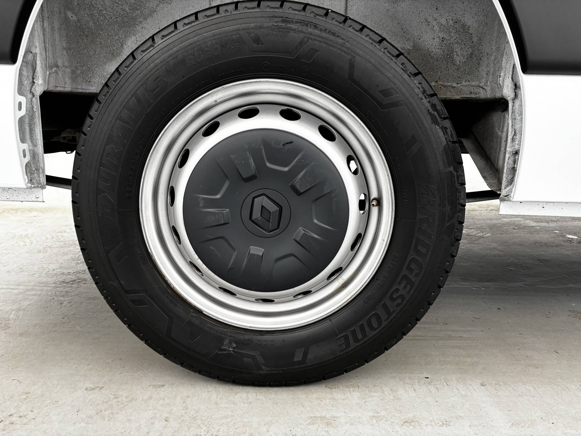 Vente en ligne Renault Master Fourgon MASTER FGN TRAC F3500 L2H2 BLUE DCI 135 au prix de 23 590 €