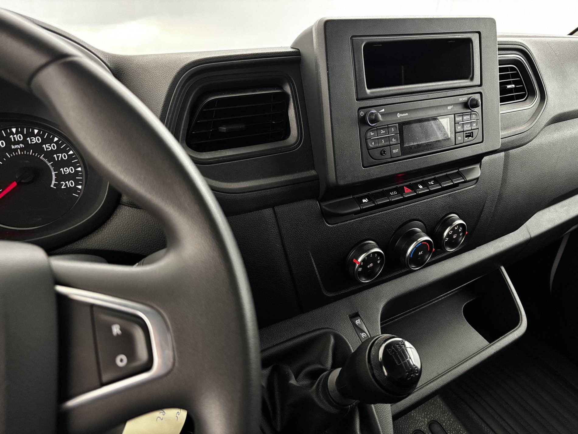 Vente en ligne Renault Master Fourgon MASTER FGN TRAC F3500 L2H2 BLUE DCI 135 au prix de 23 590 €