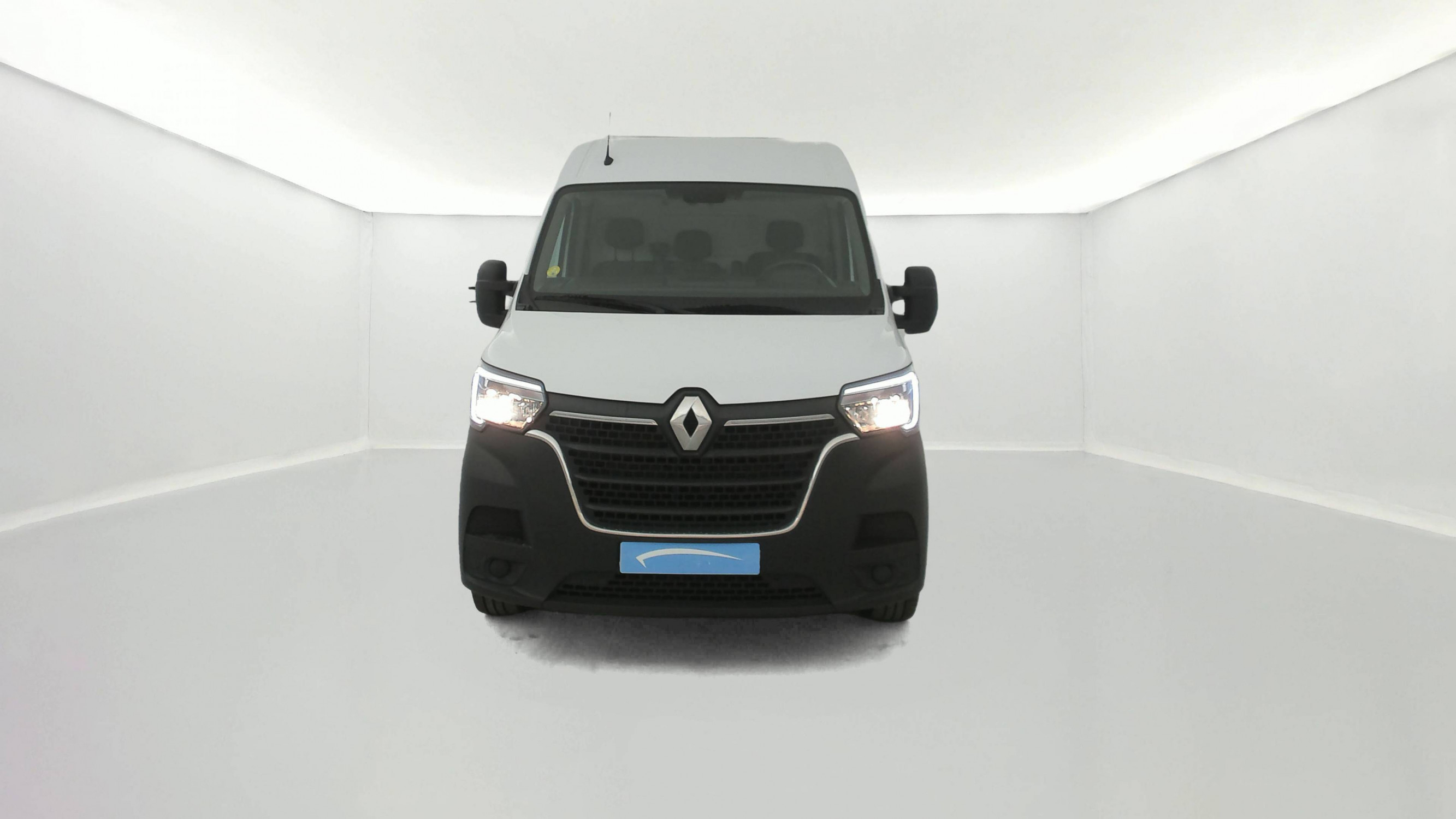 Vente en ligne Renault Master Fourgon MASTER FGN TRAC F3300 L2H2 BLUE DCI 135 au prix de 21 990 €