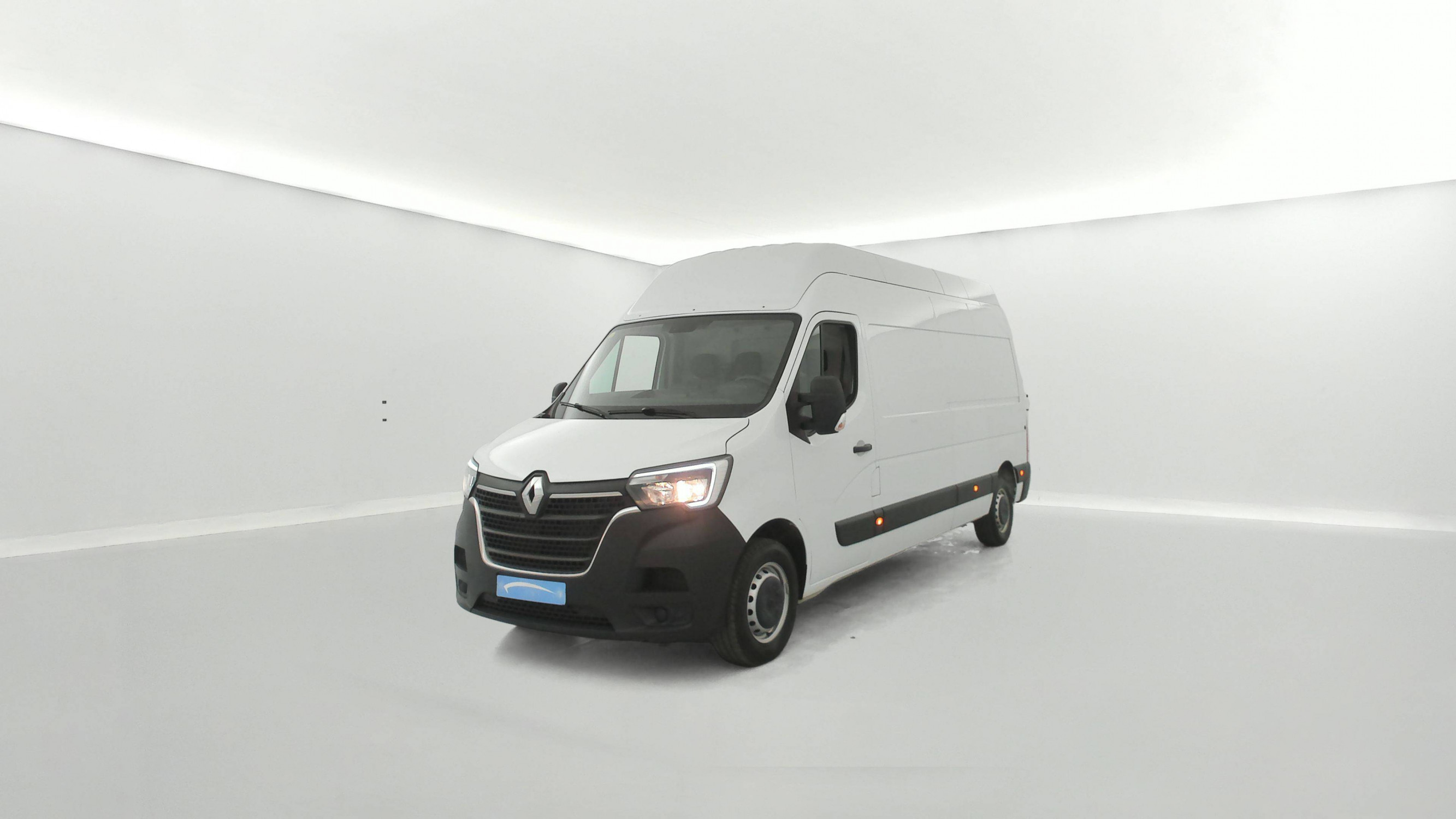 Vente en ligne Renault Master Fourgon MASTER FGN TRAC F3300 L2H2 BLUE DCI 135 au prix de 21 990 €