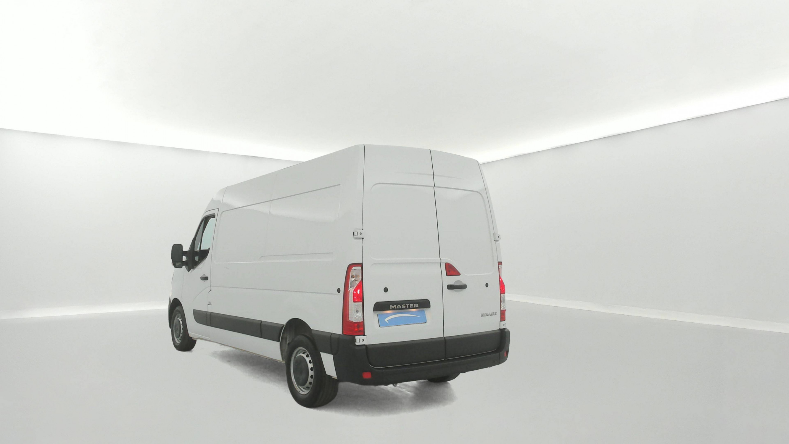 Vente en ligne Renault Master Fourgon MASTER FGN TRAC F3300 L2H2 BLUE DCI 135 au prix de 21 990 €