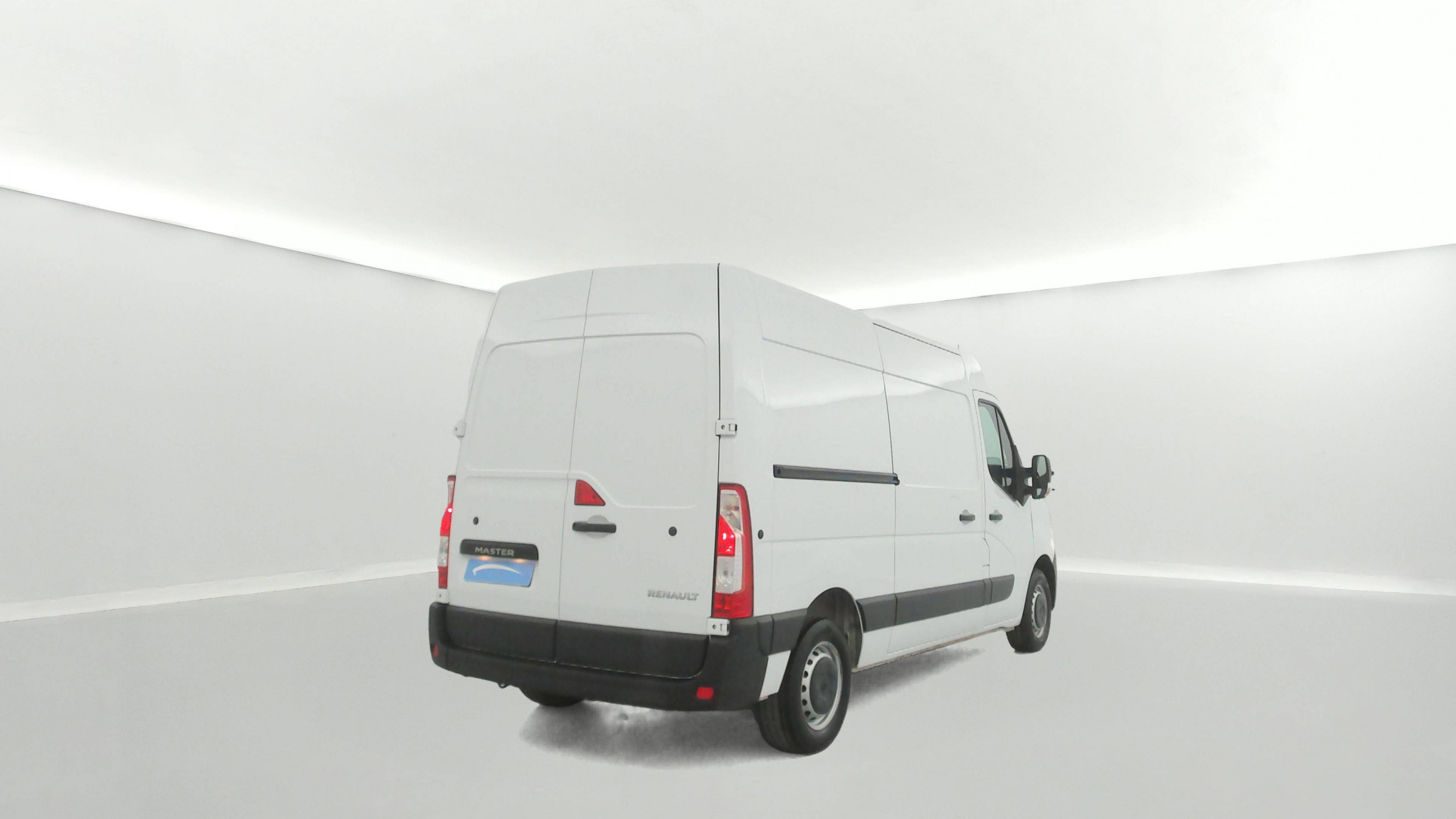 Vente en ligne Renault Master Fourgon MASTER FGN TRAC F3300 L2H2 BLUE DCI 135 au prix de 21 990 €