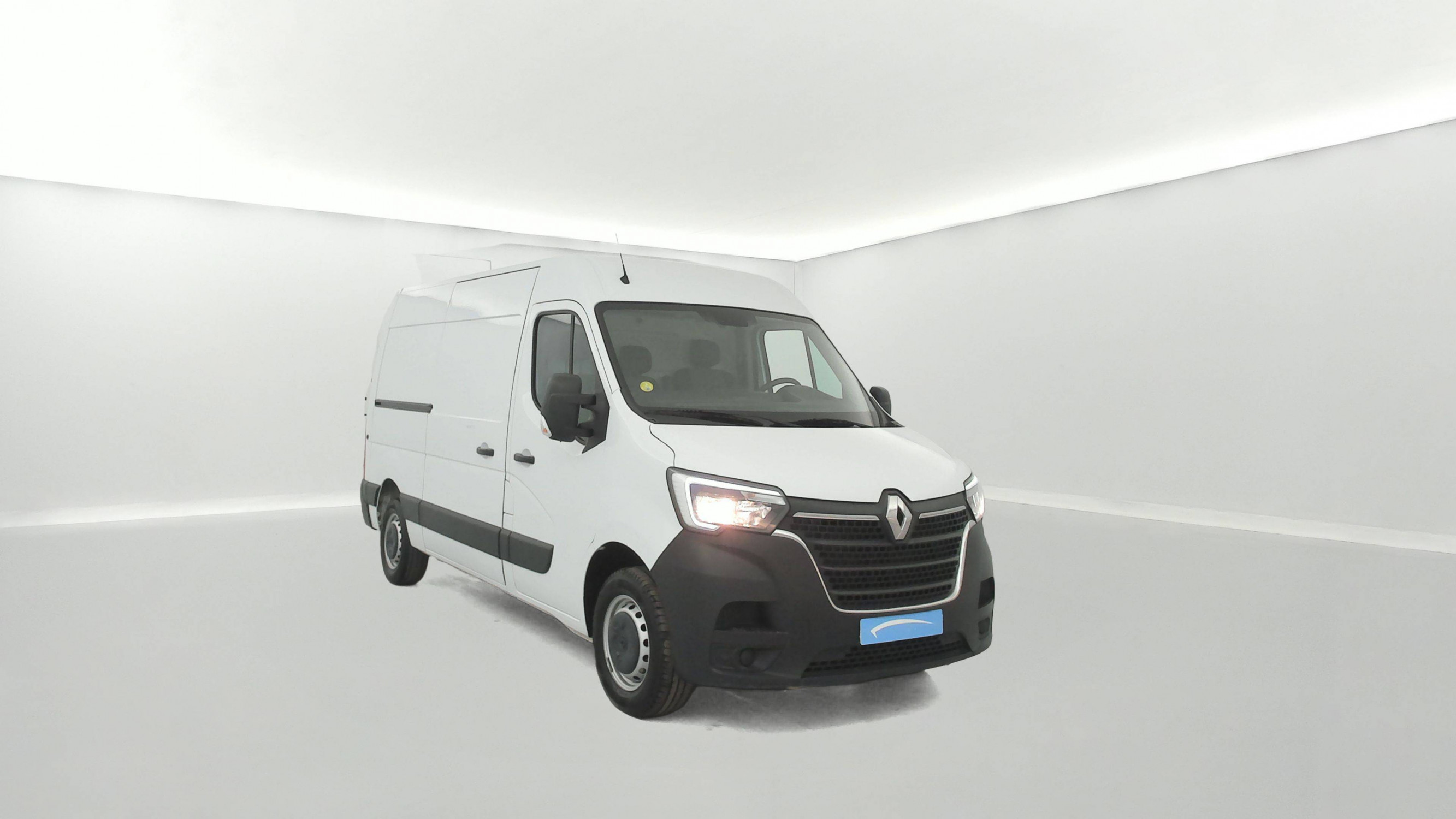 Vente en ligne Renault Master Fourgon MASTER FGN TRAC F3300 L2H2 BLUE DCI 135 au prix de 21 990 €