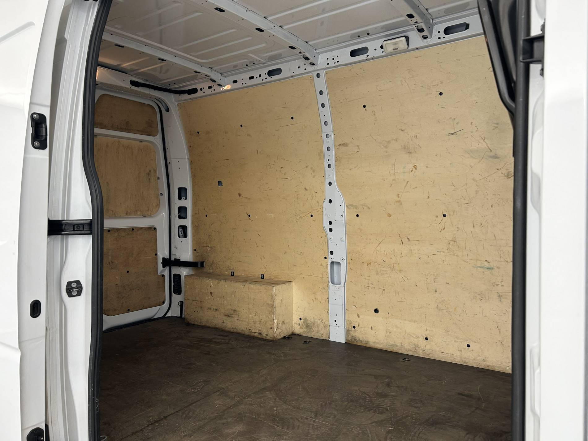 Vente en ligne Renault Master Fourgon MASTER FGN TRAC F3300 L2H2 BLUE DCI 135 au prix de 21 990 €