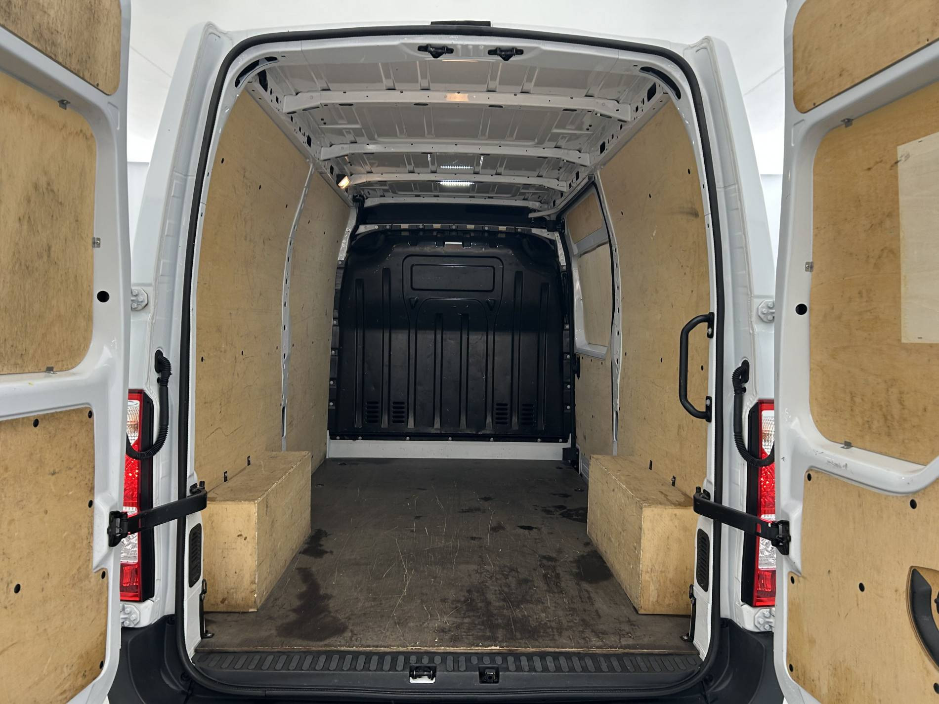 Vente en ligne Renault Master Fourgon MASTER FGN TRAC F3500 L2H2 BLUE DCI 135 au prix de 19 490 €