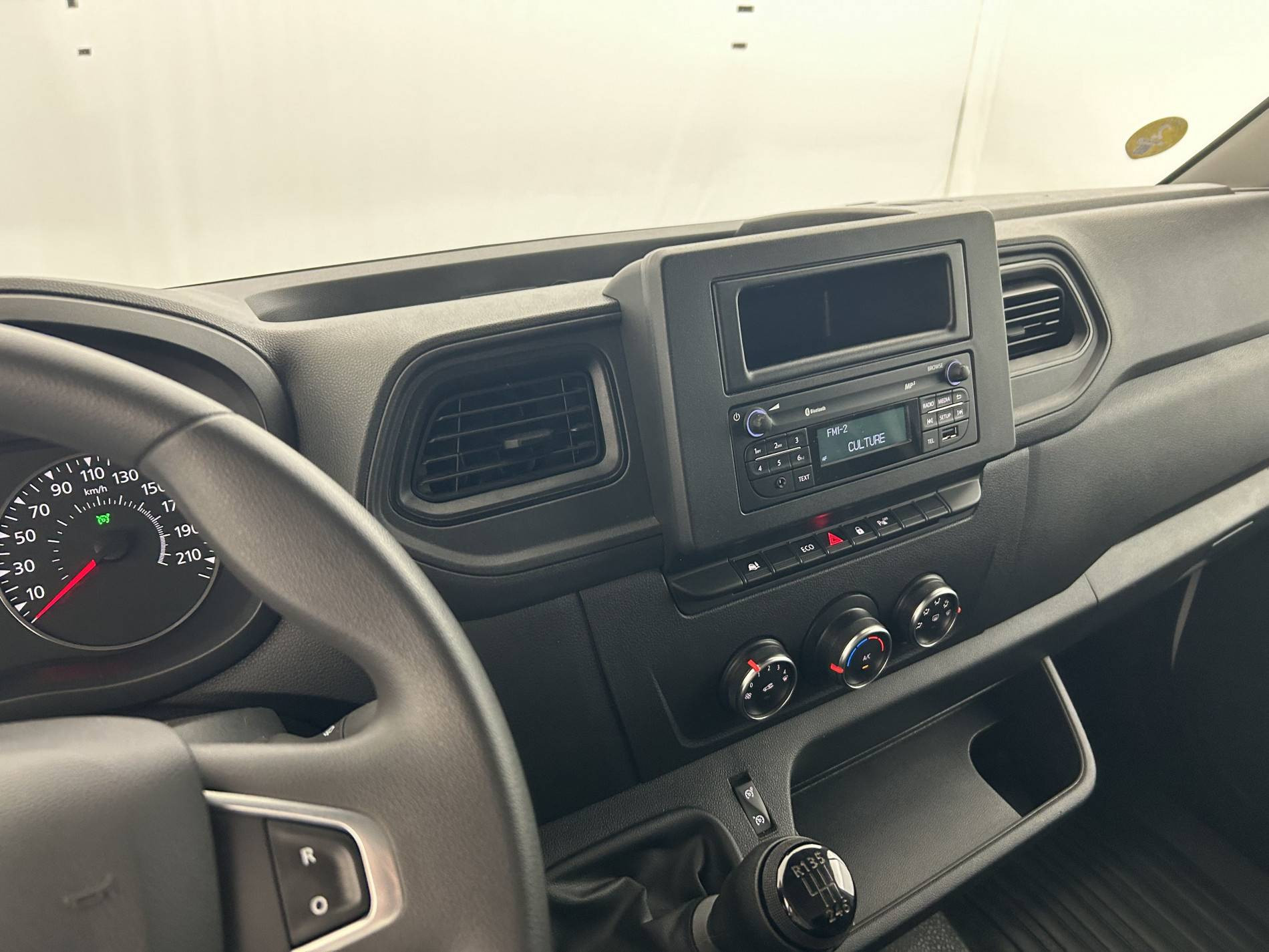 Vente en ligne Renault Master Fourgon MASTER FGN TRAC F3500 L2H2 BLUE DCI 135 au prix de 19 490 €
