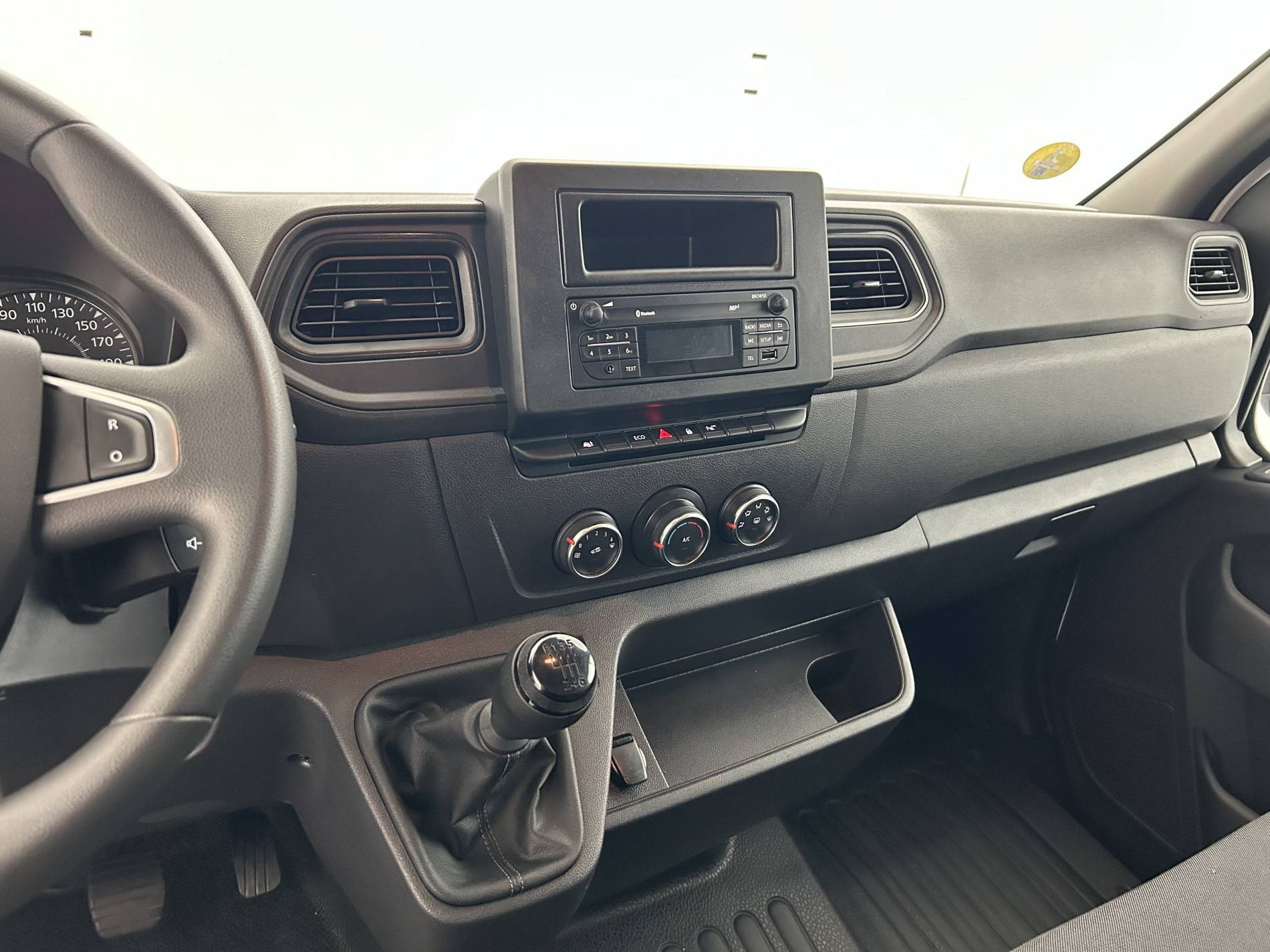 Vente en ligne Renault Master Fourgon MASTER FGN TRAC F3300 L2H2 BLUE DCI 135 au prix de 21 990 €