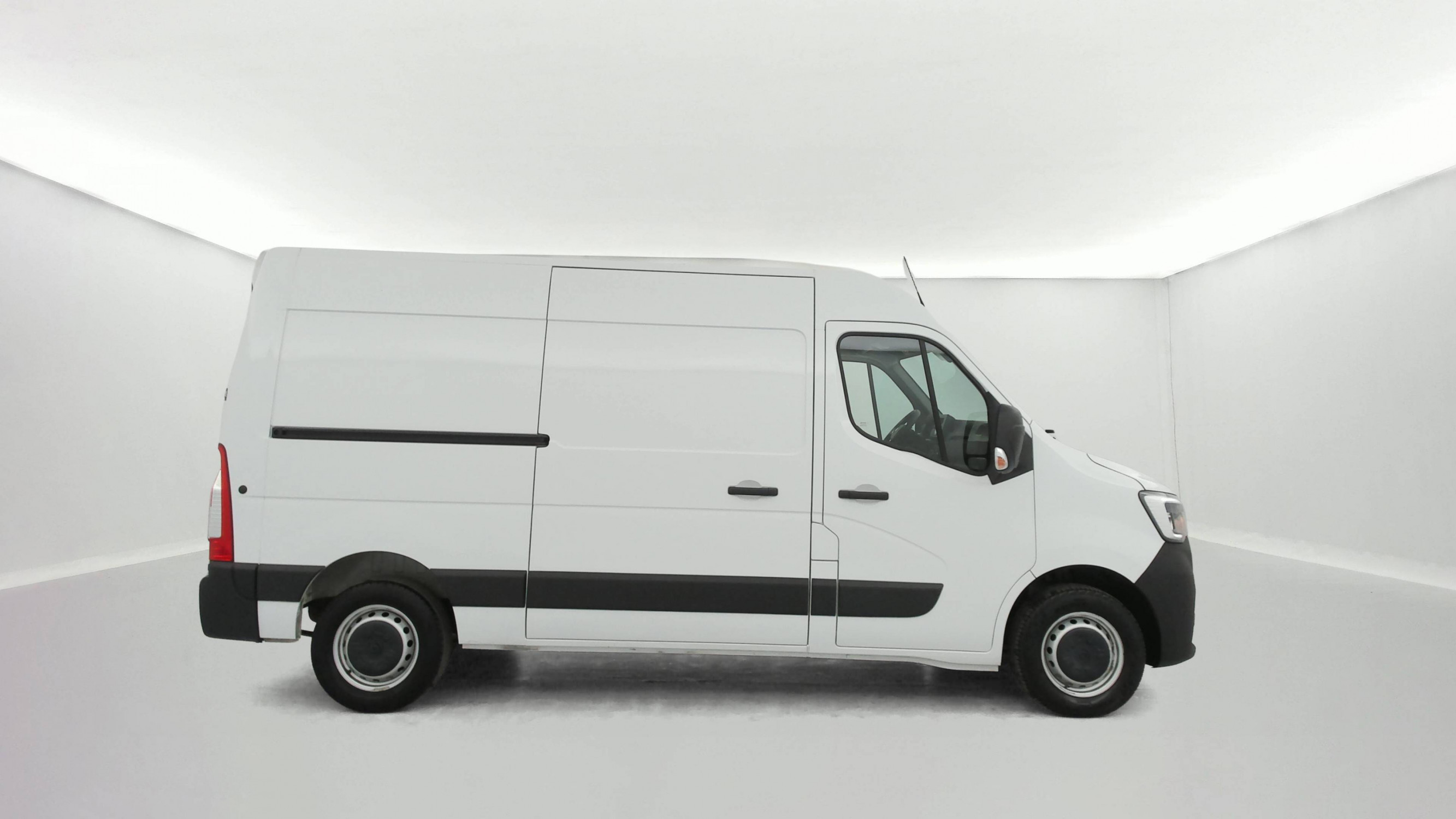 Vente en ligne Renault Master Fourgon MASTER FGN TRAC F3500 L2H2 BLUE DCI 135 au prix de 19 490 €